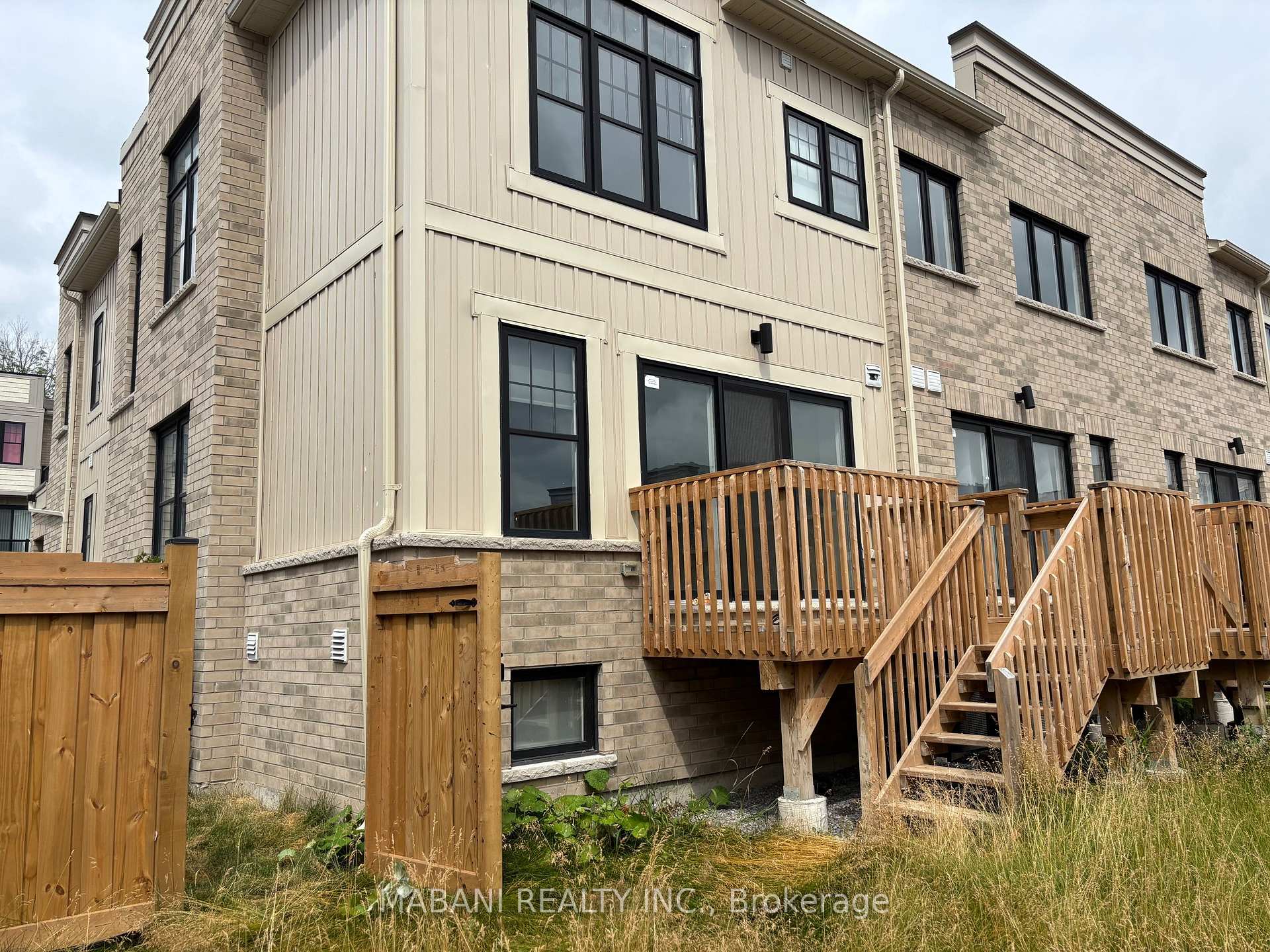 Photo 12 of 1 King George Way, Clarington, Bowmanville — HOMEH