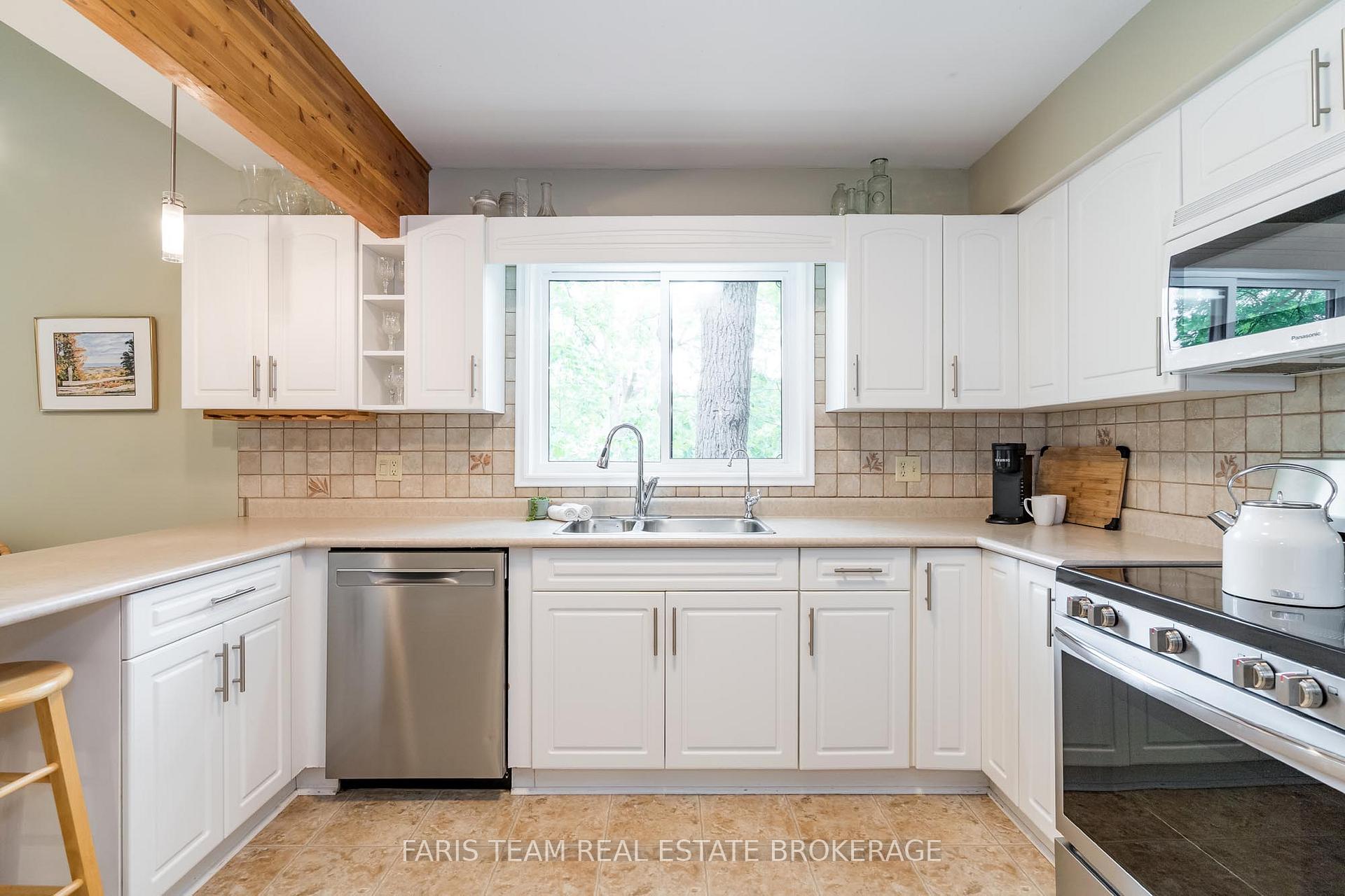 Photo 5 of 360 Cox Mill Road, Barrie, South Shore — HOMEH