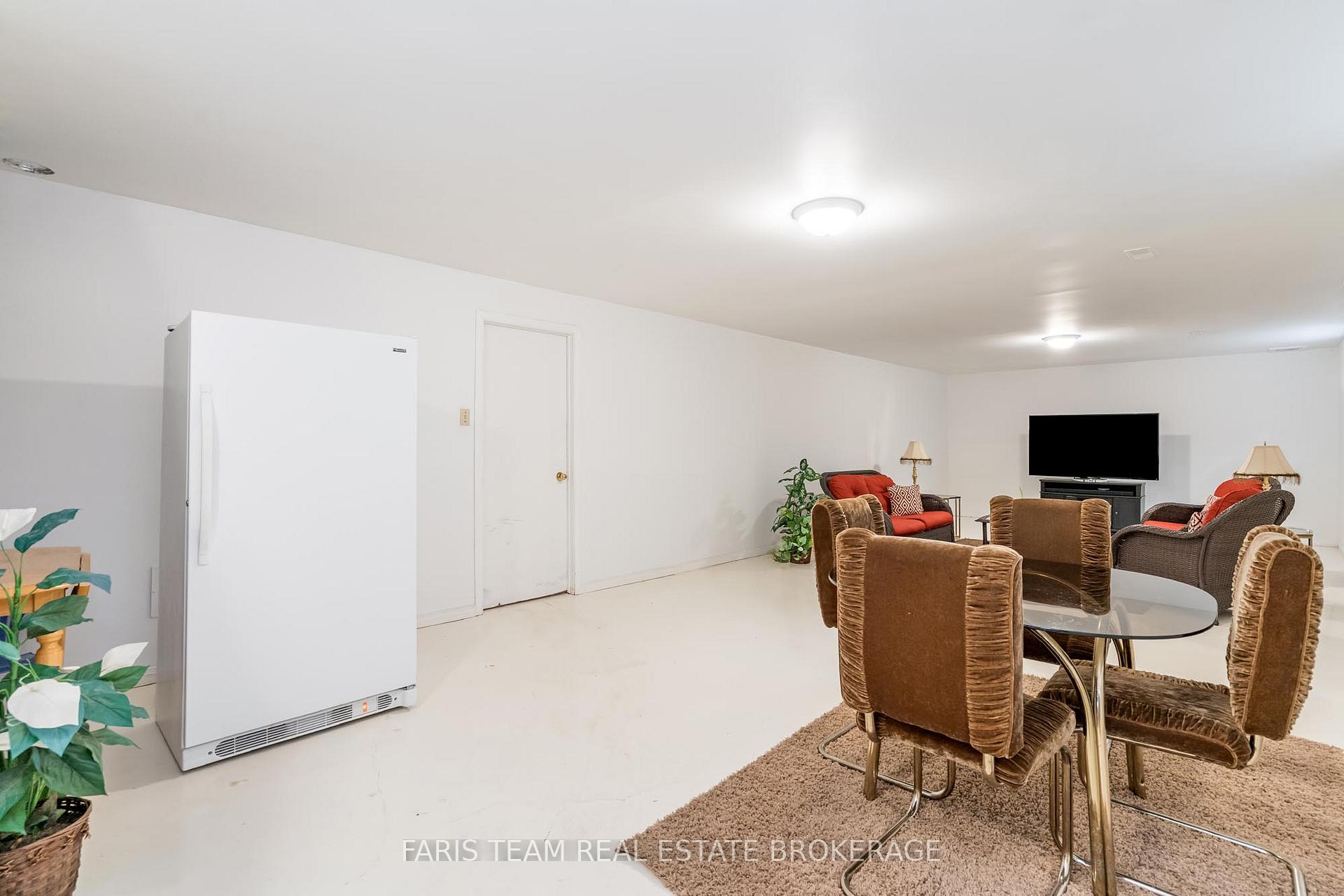 Photo 23 of 360 Cox Mill Road, Barrie, South Shore — HOMEH