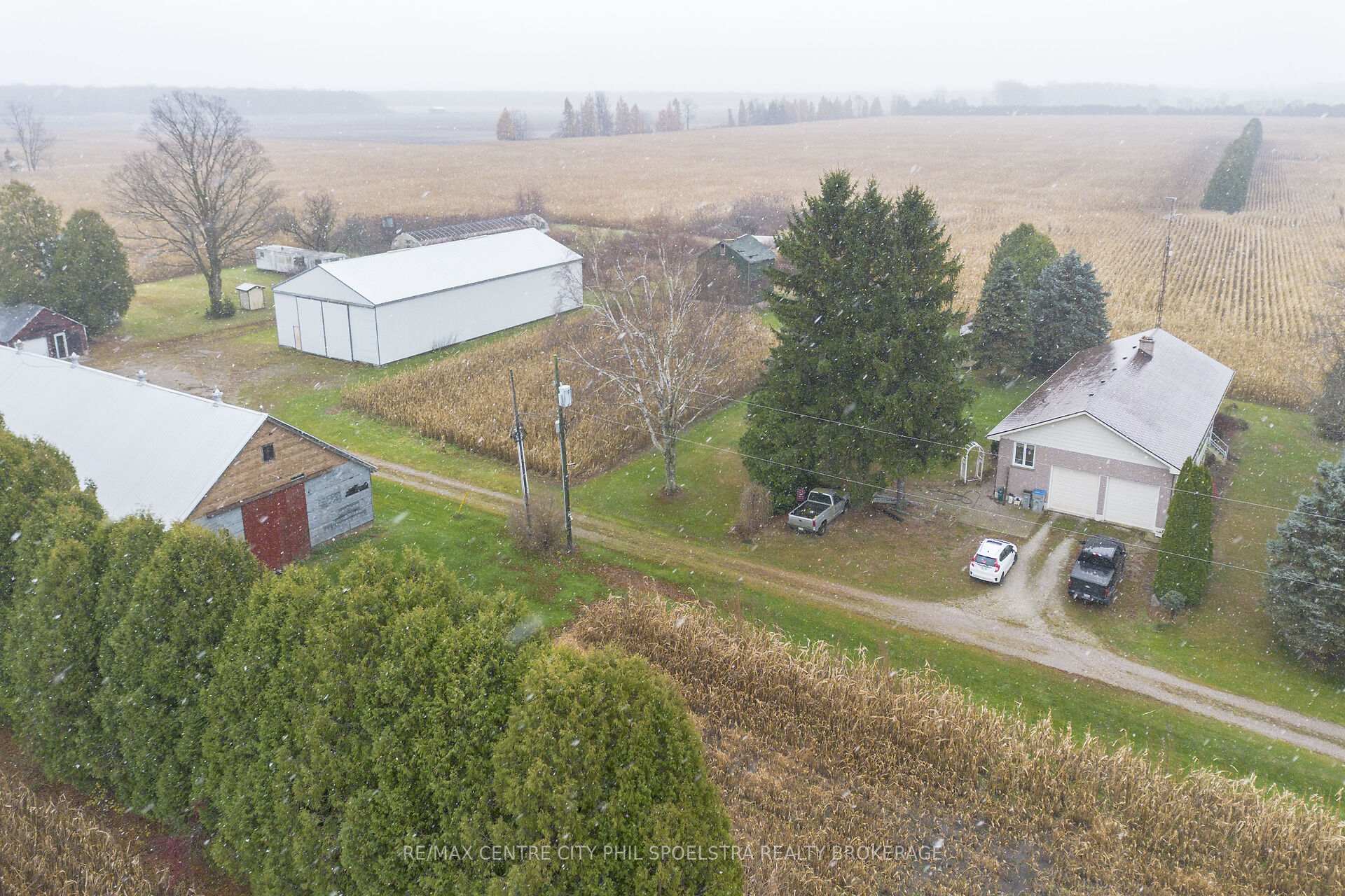 Photo 3 of 714 McCready Road, Dawn-Euphemia — HOMEH