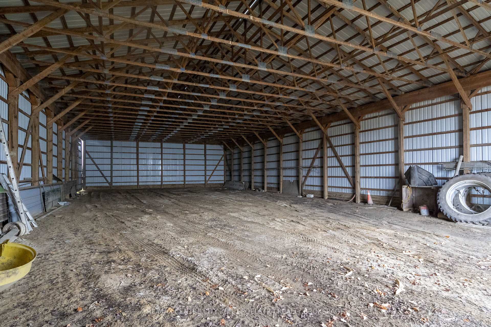 Photo 16 of 714 McCready Road, Dawn-Euphemia — HOMEH