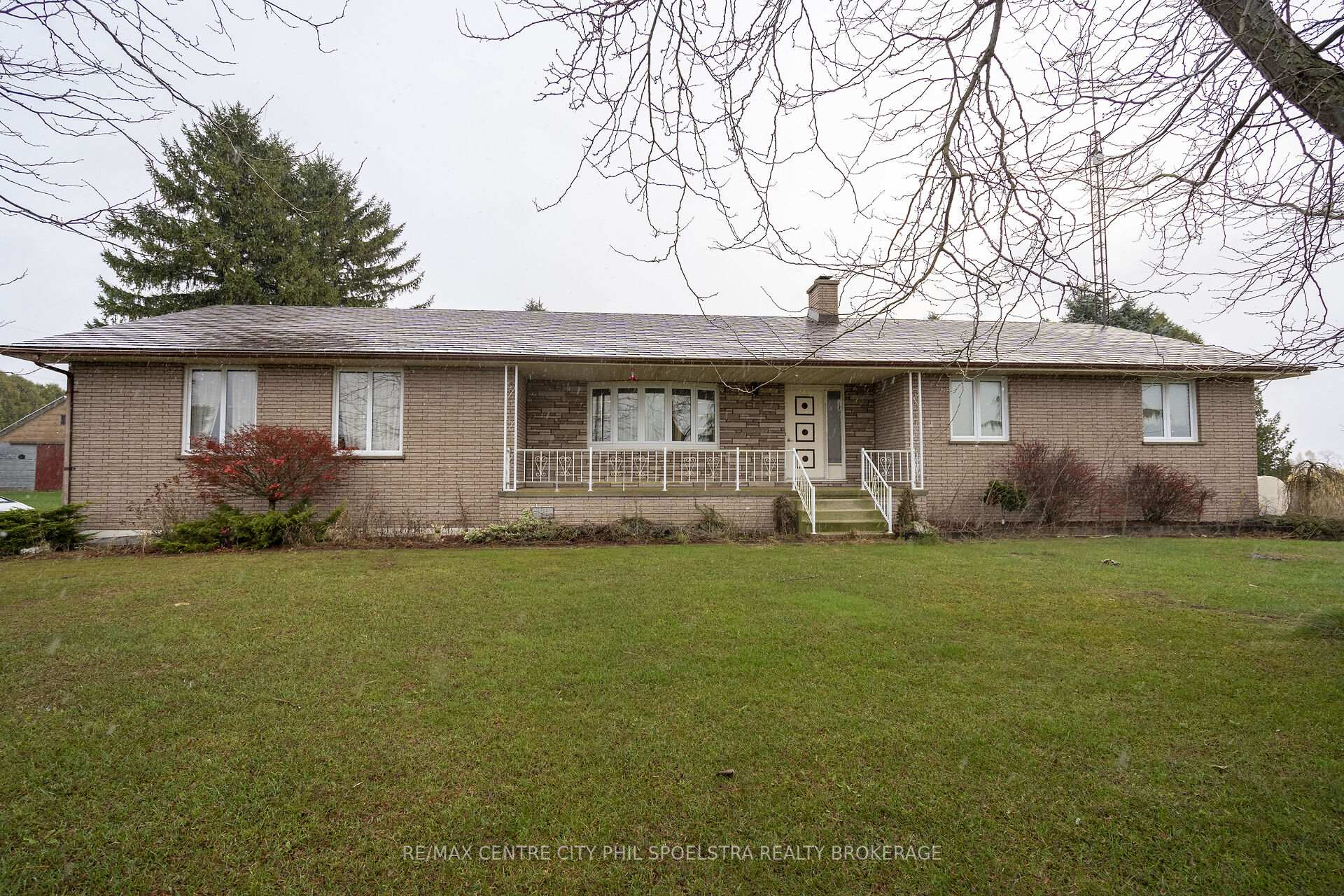 Photo 17 of 714 McCready Road, Dawn-Euphemia — HOMEH