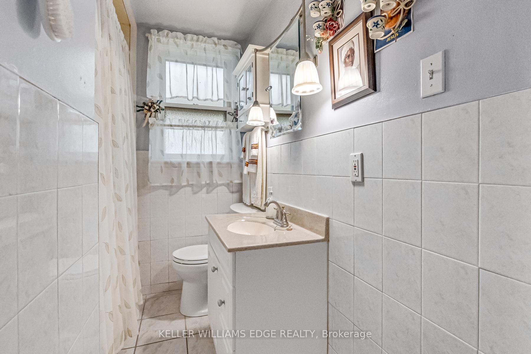 Photo 14 of 58 Duncombe Drive, Hamilton, Hill Park — HOMEH