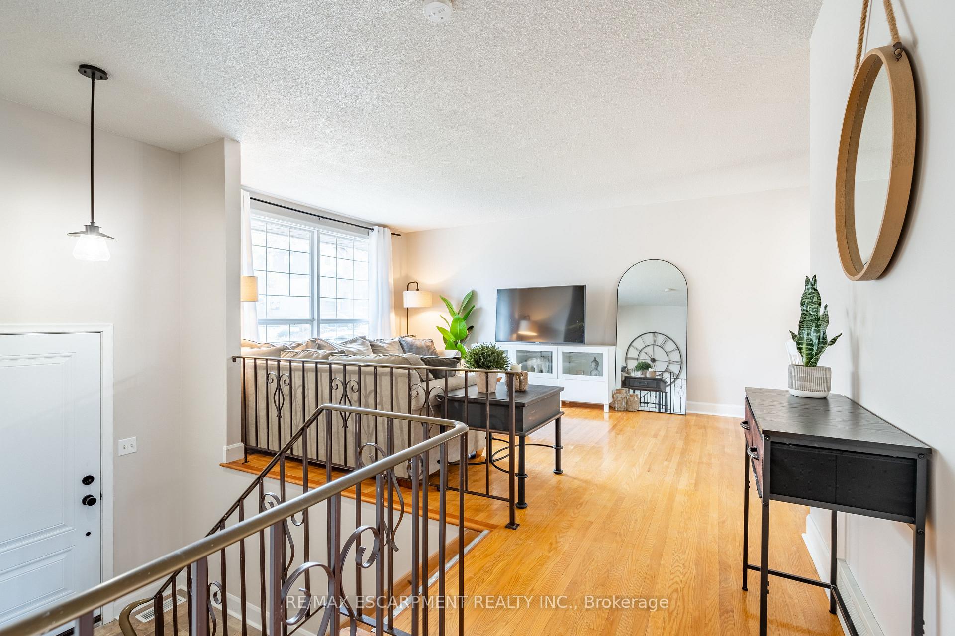 Photo 7 of 205 Hanover Place, Hamilton, Vincent — HOMEH