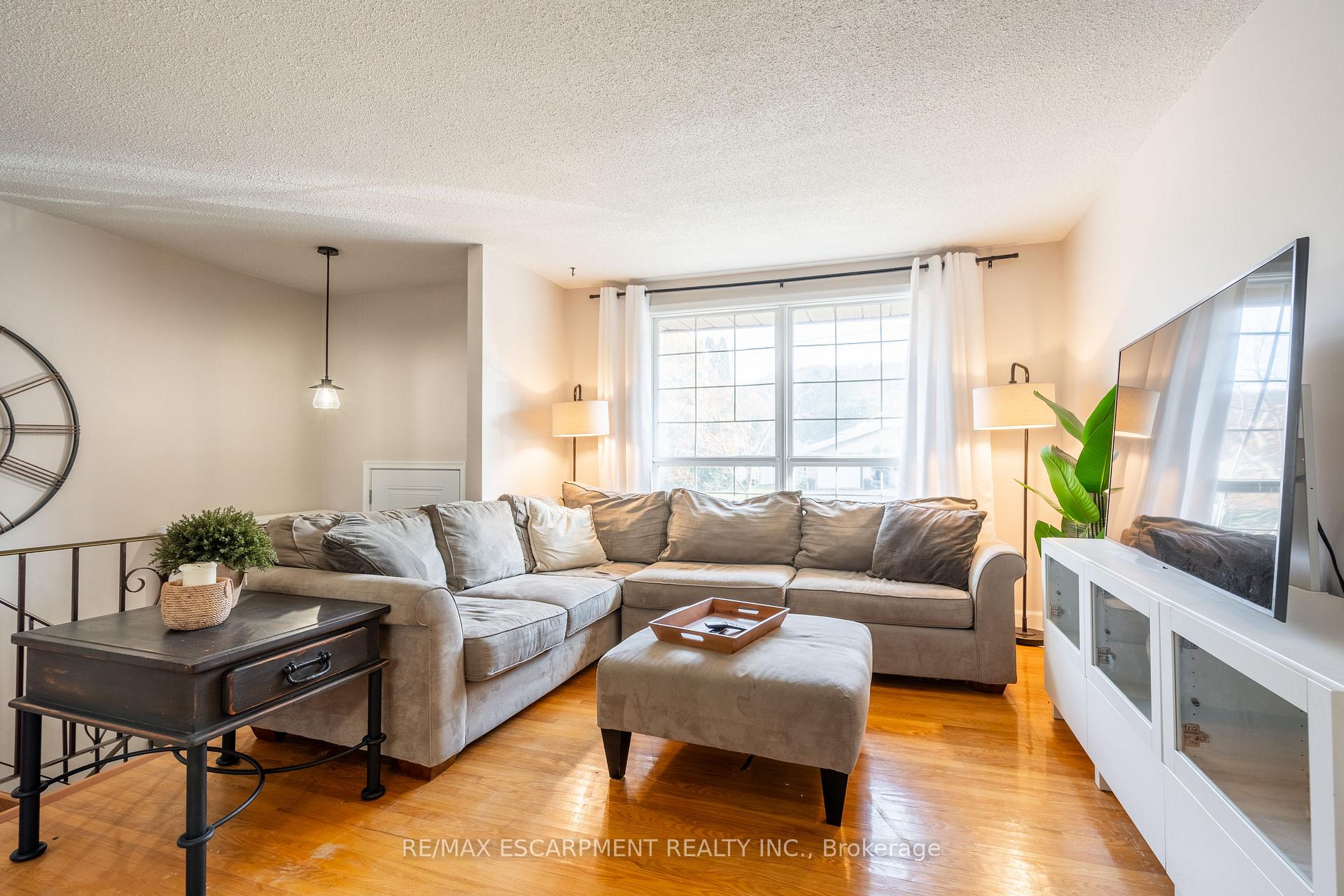 Photo 8 of 205 Hanover Place, Hamilton, Vincent — HOMEH