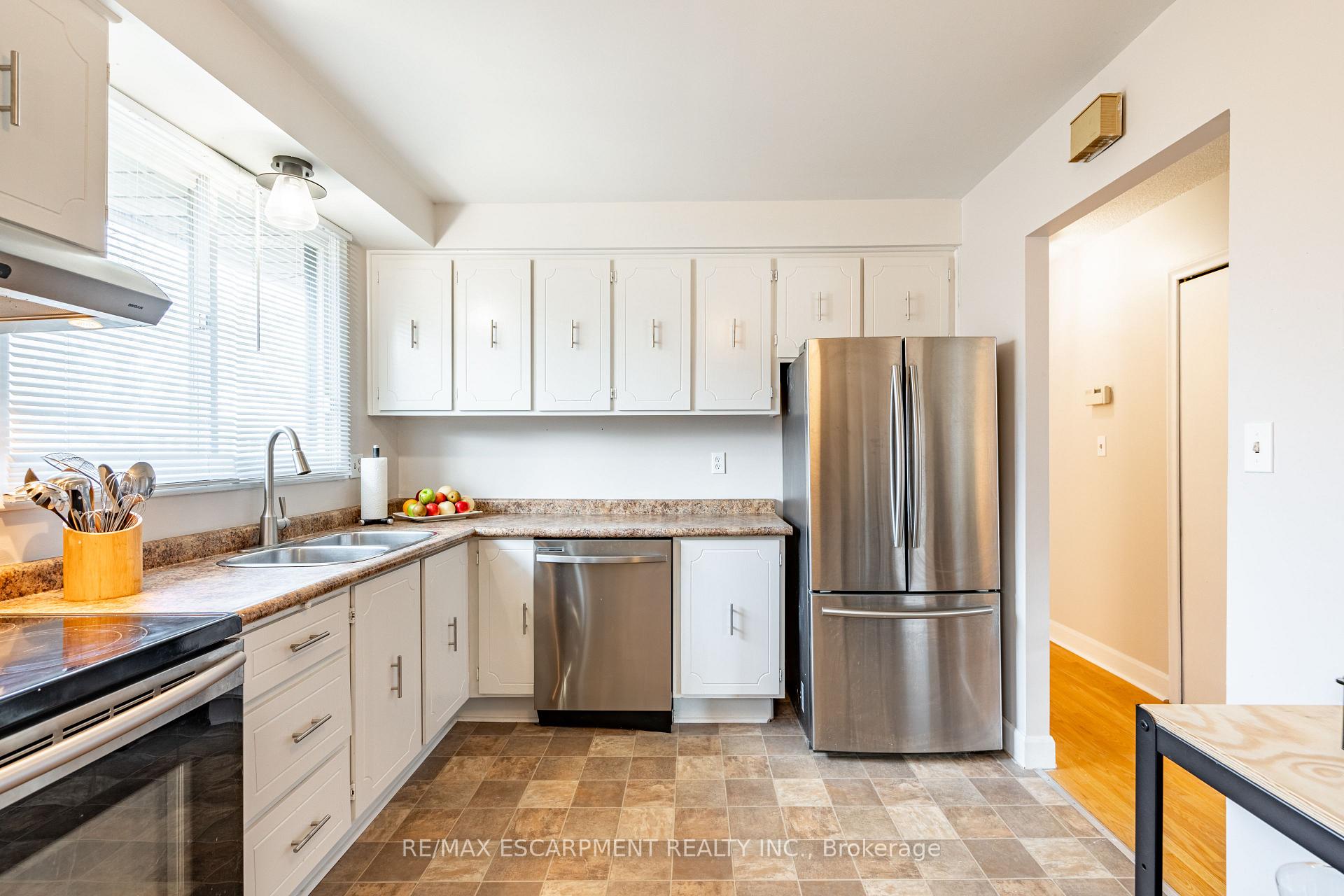 Photo 12 of 205 Hanover Place, Hamilton, Vincent — HOMEH