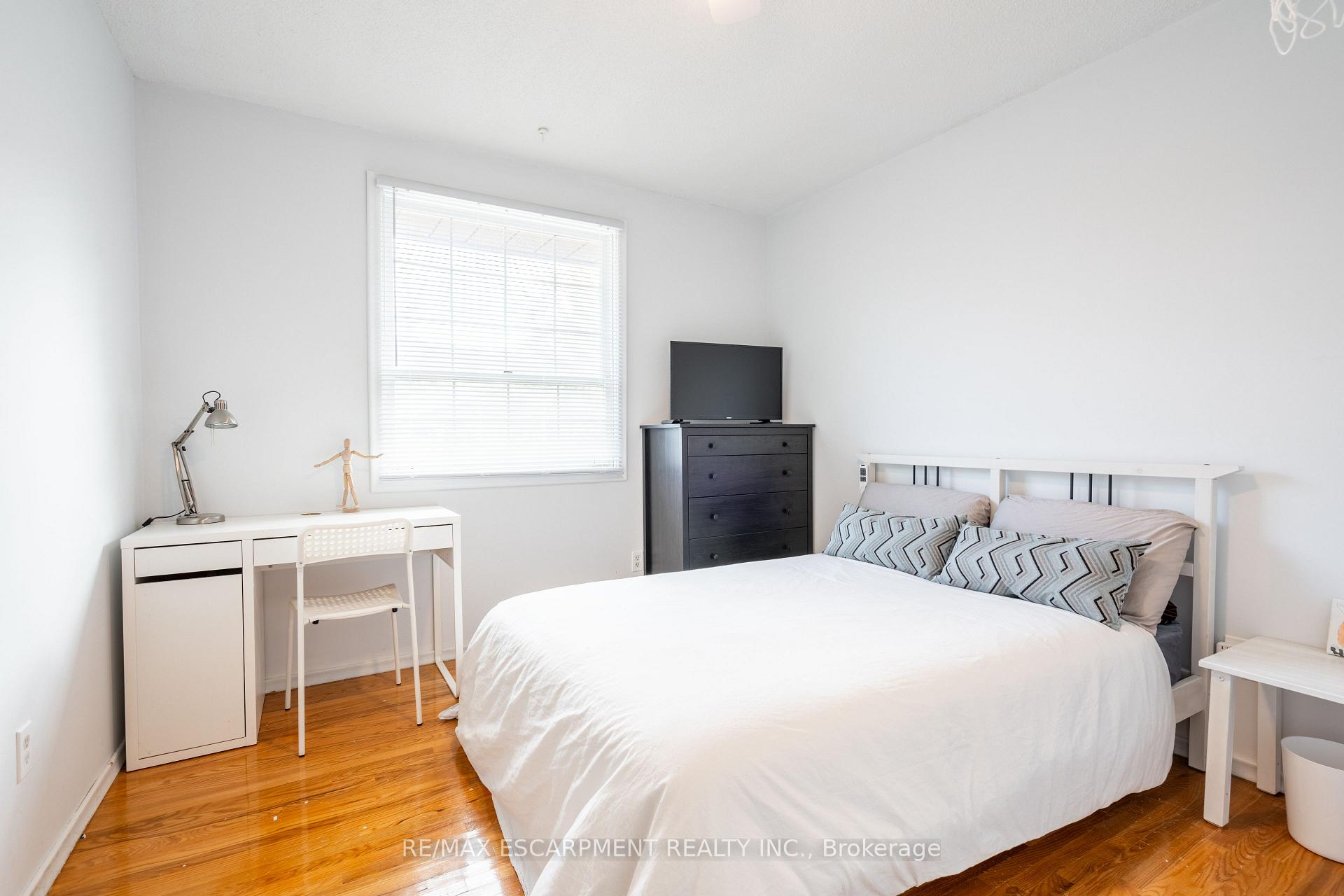 Photo 17 of 205 Hanover Place, Hamilton, Vincent — HOMEH