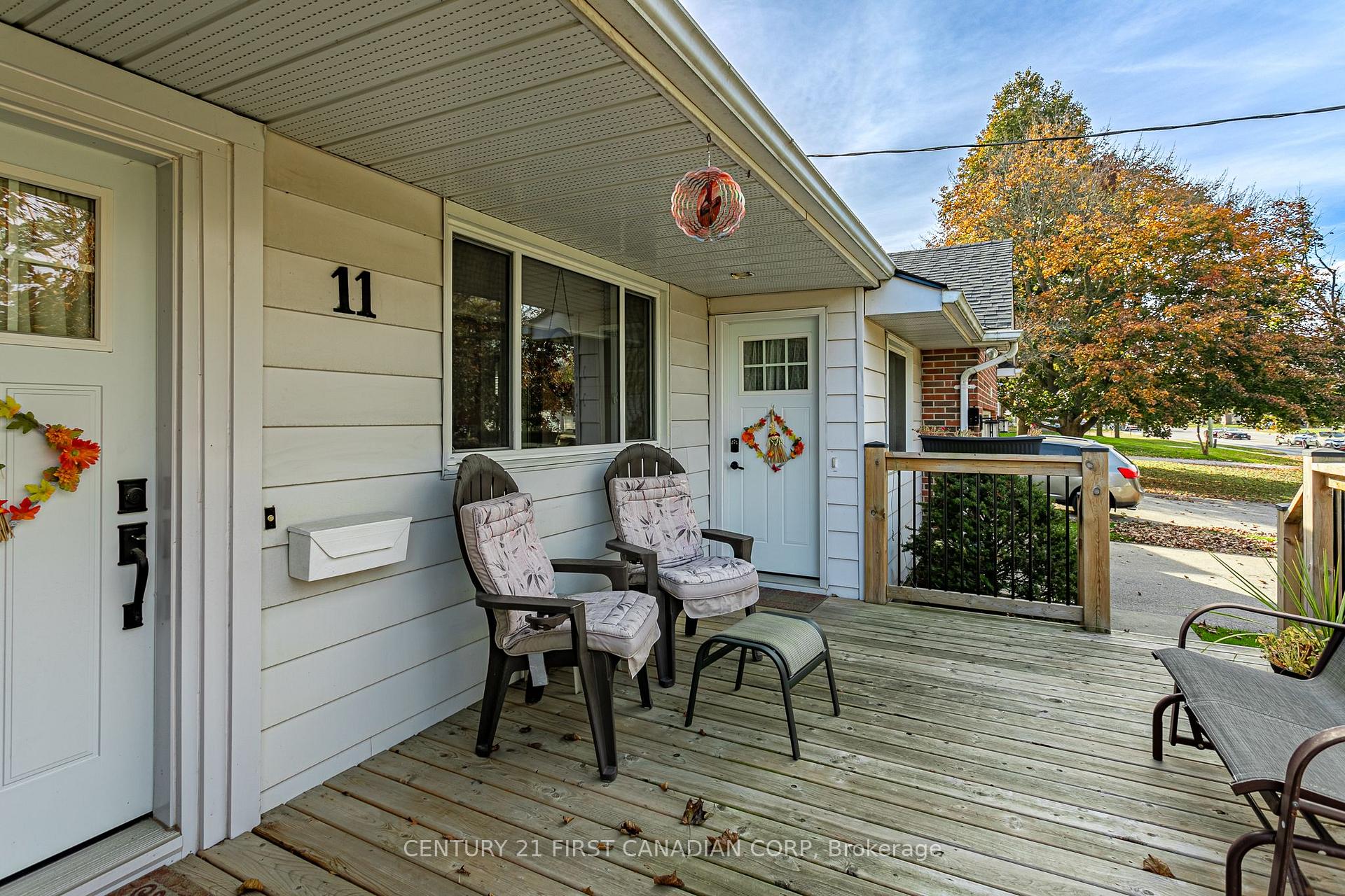 Photo 3 of 11 Fairview Avenue, St. Thomas — HOMEH