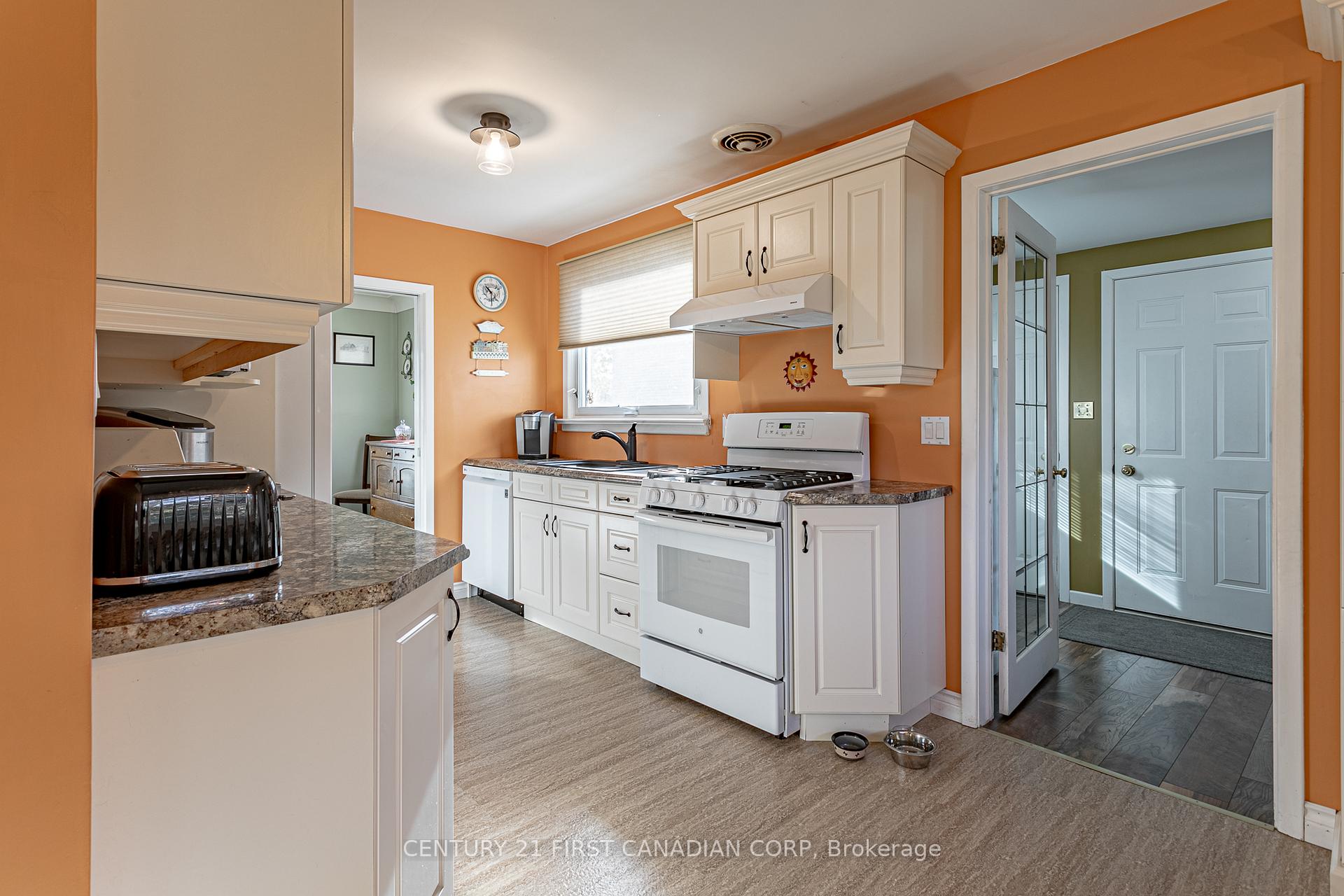 Photo 6 of 11 Fairview Avenue, St. Thomas — HOMEH