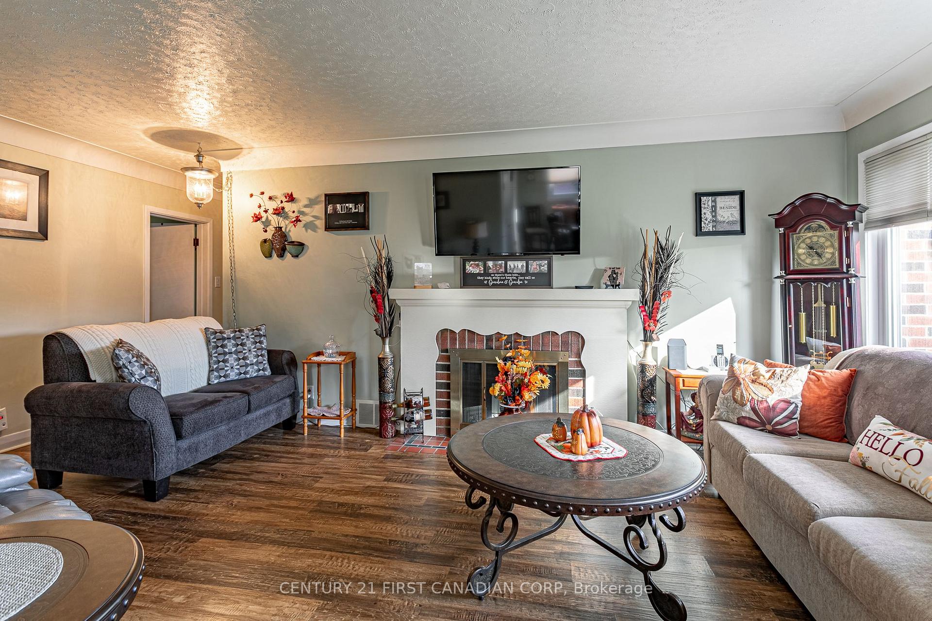 Photo 9 of 11 Fairview Avenue, St. Thomas — HOMEH
