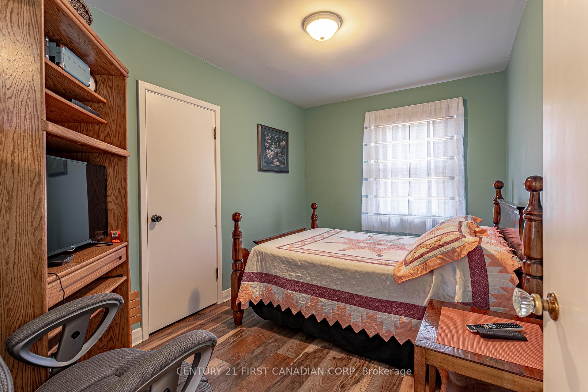 Photo 12 of 11 Fairview Avenue, St. Thomas — HOMEH