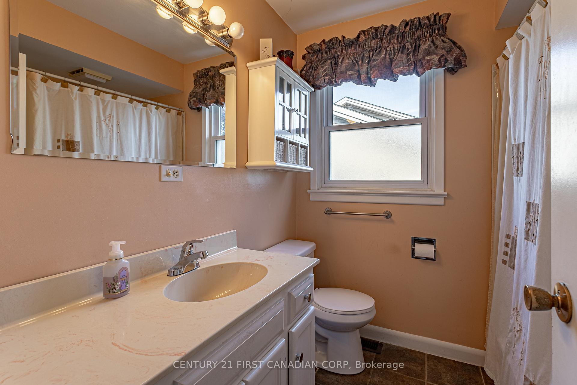 Photo 15 of 11 Fairview Avenue, St. Thomas — HOMEH