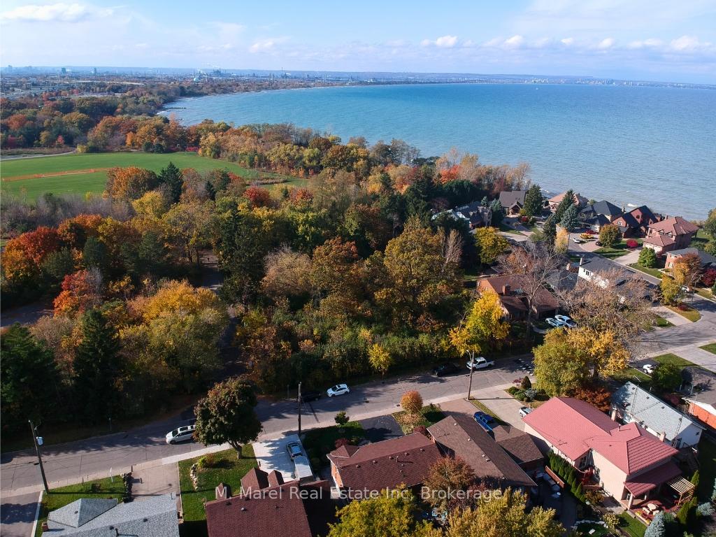 Photo 2 of 600 Grays Road, Hamilton, Confederation Park — HOMEH