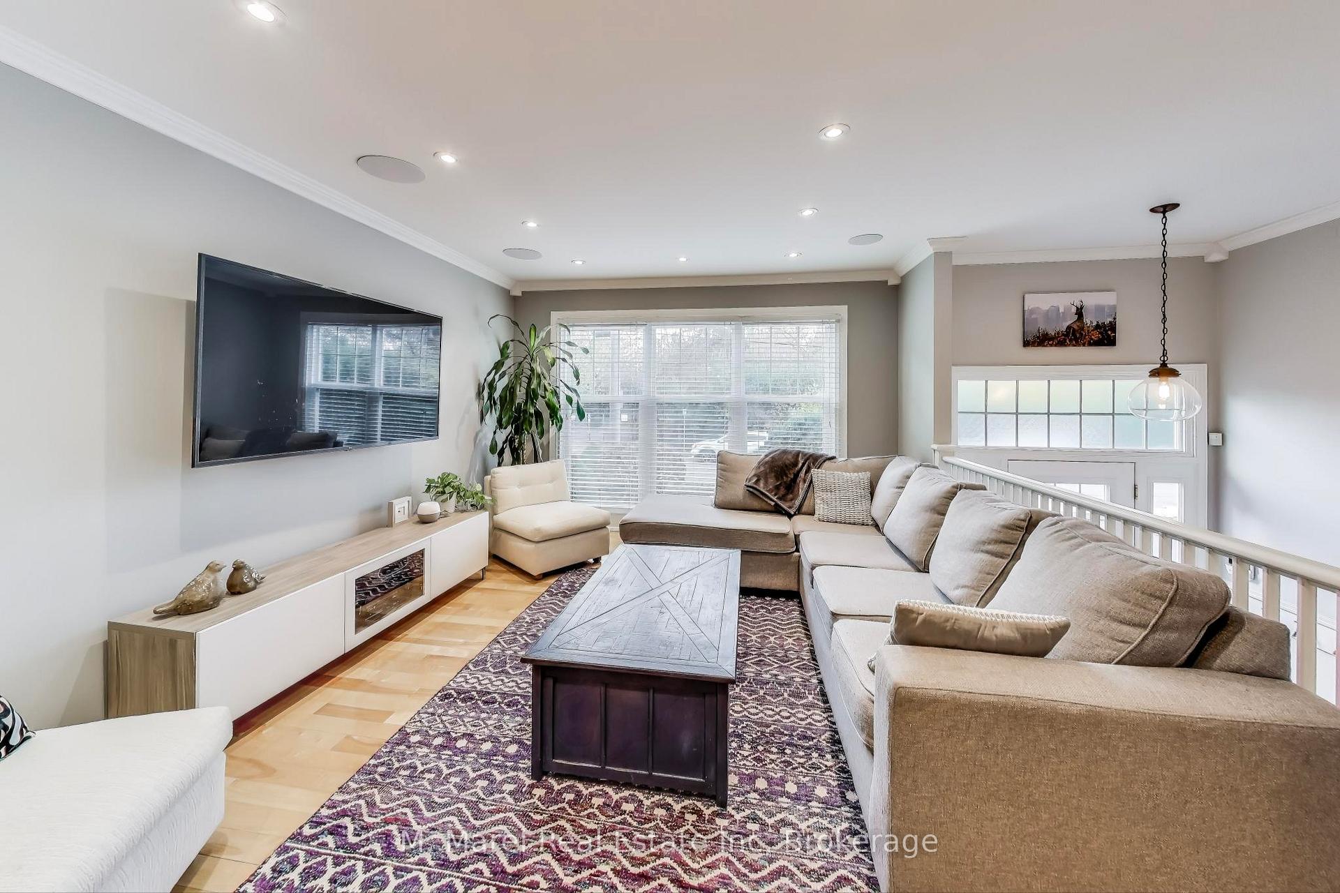 Photo 7 of 600 Grays Road, Hamilton, Confederation Park — HOMEH