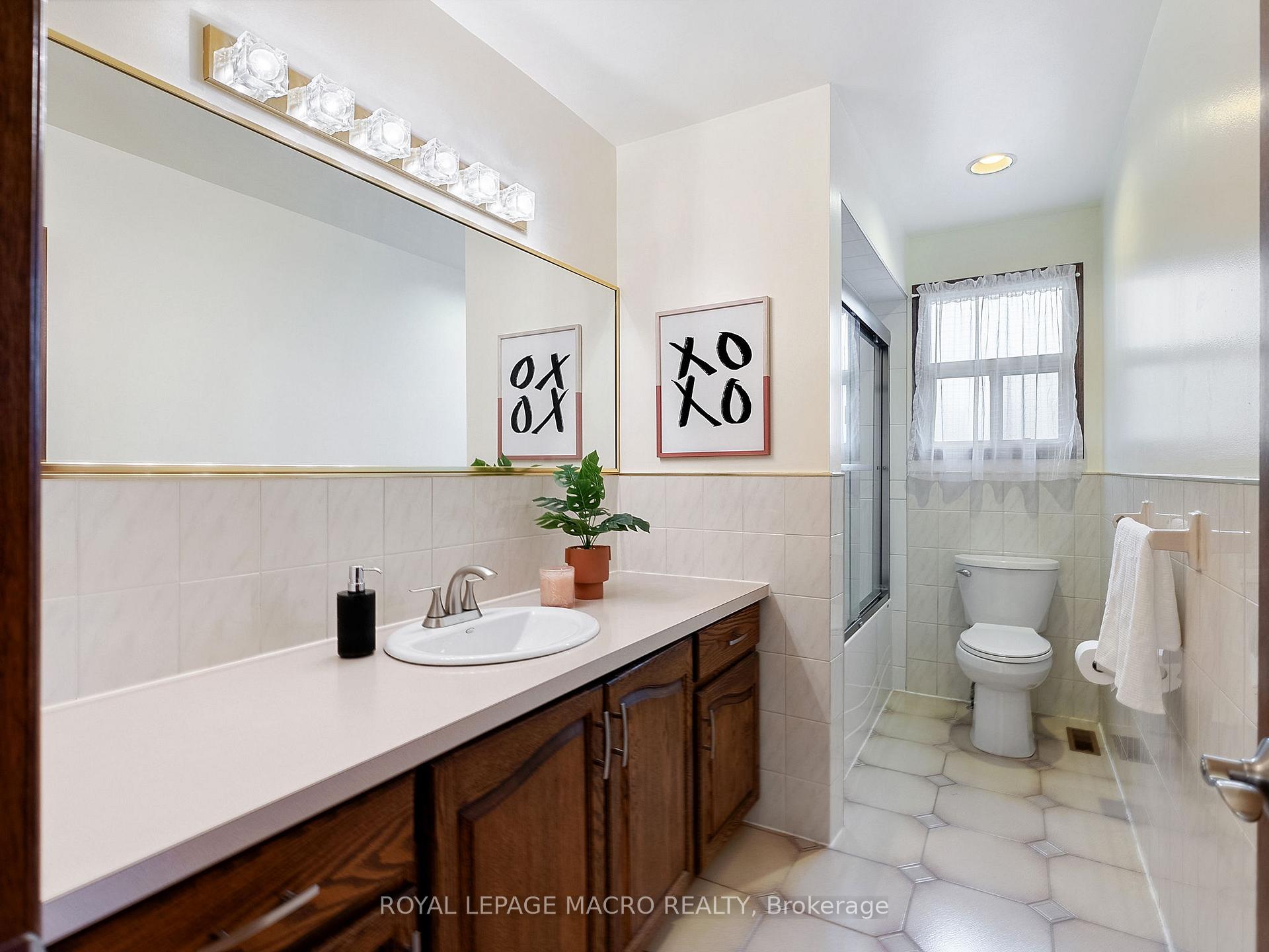 Photo 19 of 219 Bay Street N, Hamilton, Central — HOMEH