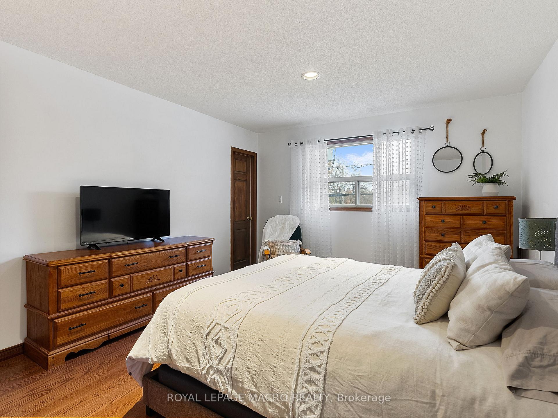 Photo 27 of 219 Bay Street N, Hamilton, Central — HOMEH