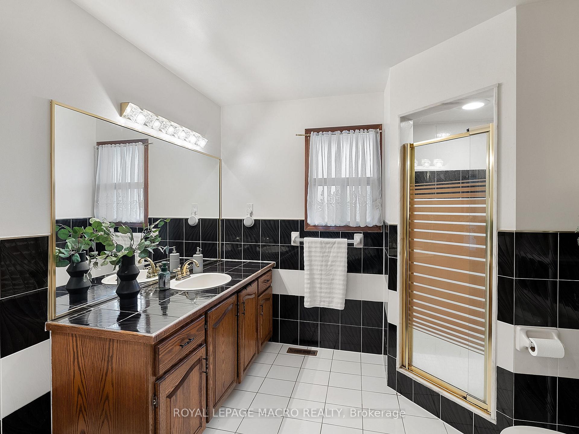 Photo 31 of 219 Bay Street N, Hamilton, Central — HOMEH