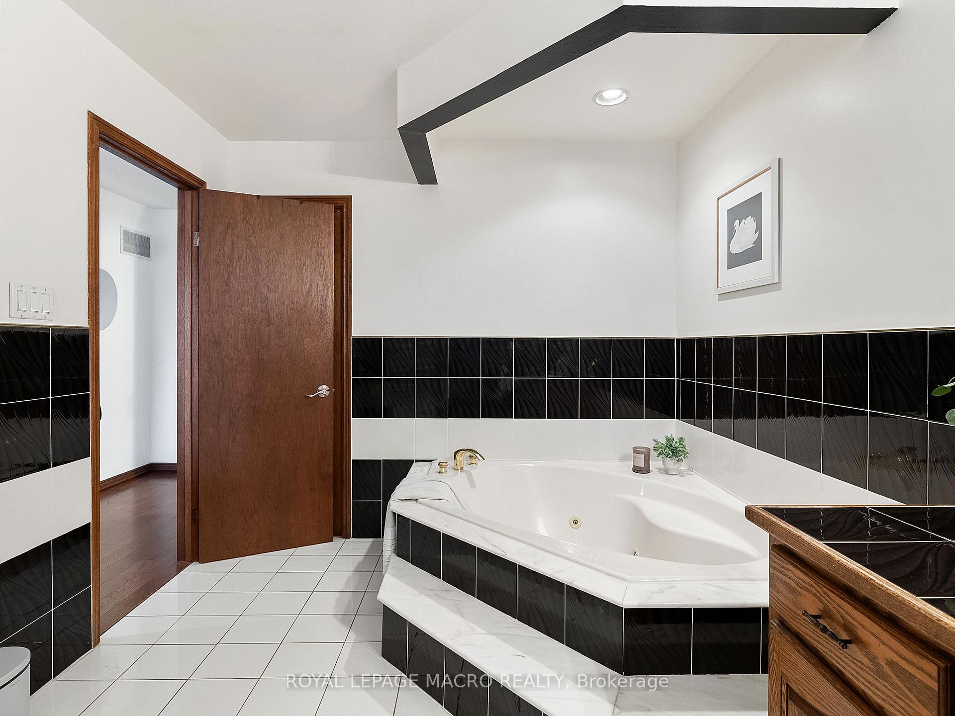 Photo 32 of 219 Bay Street N, Hamilton, Central — HOMEH