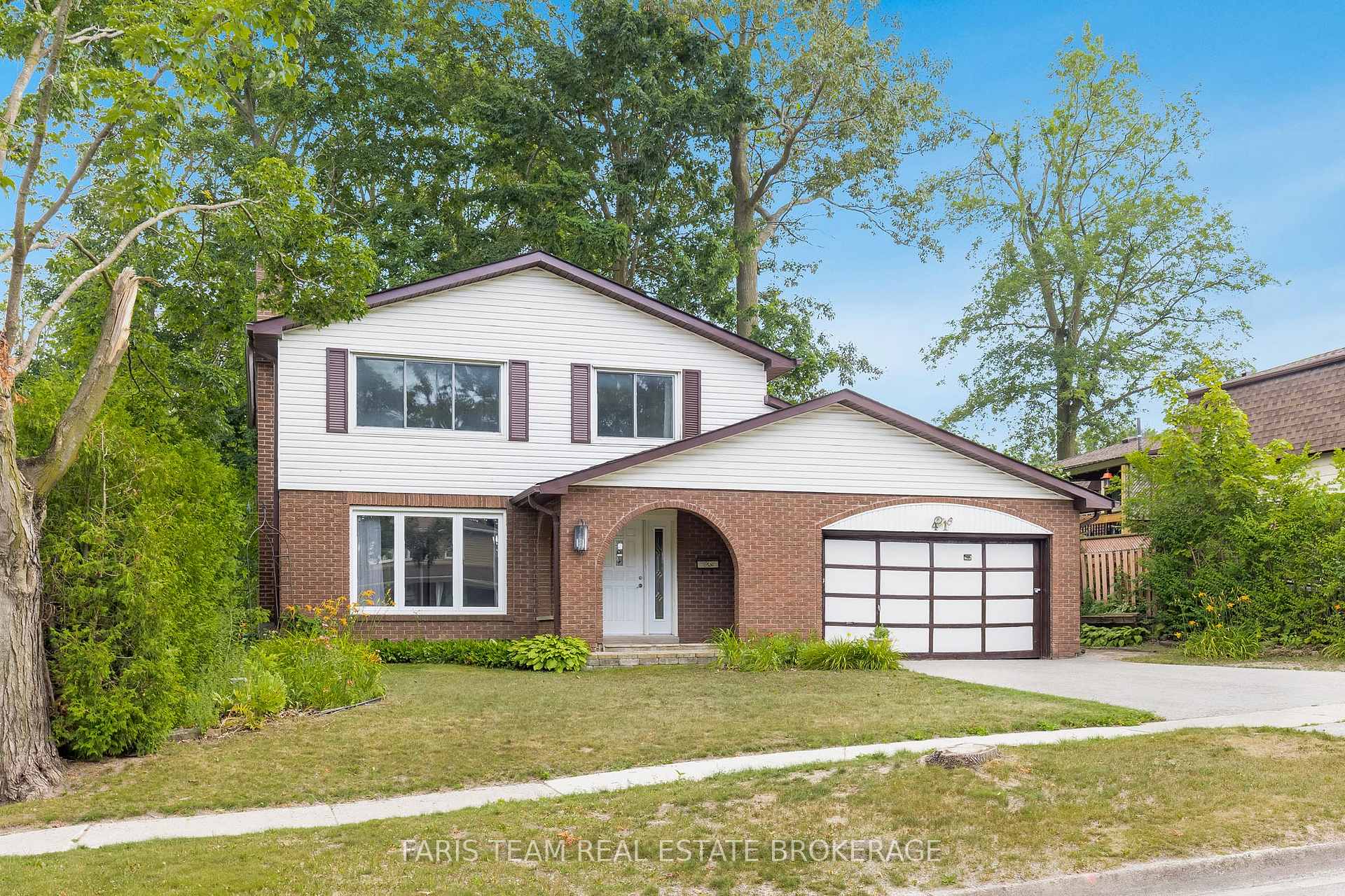 Photo 2 of 41 Farmingdale Crescent, Barrie, Cundles East — HOMEH