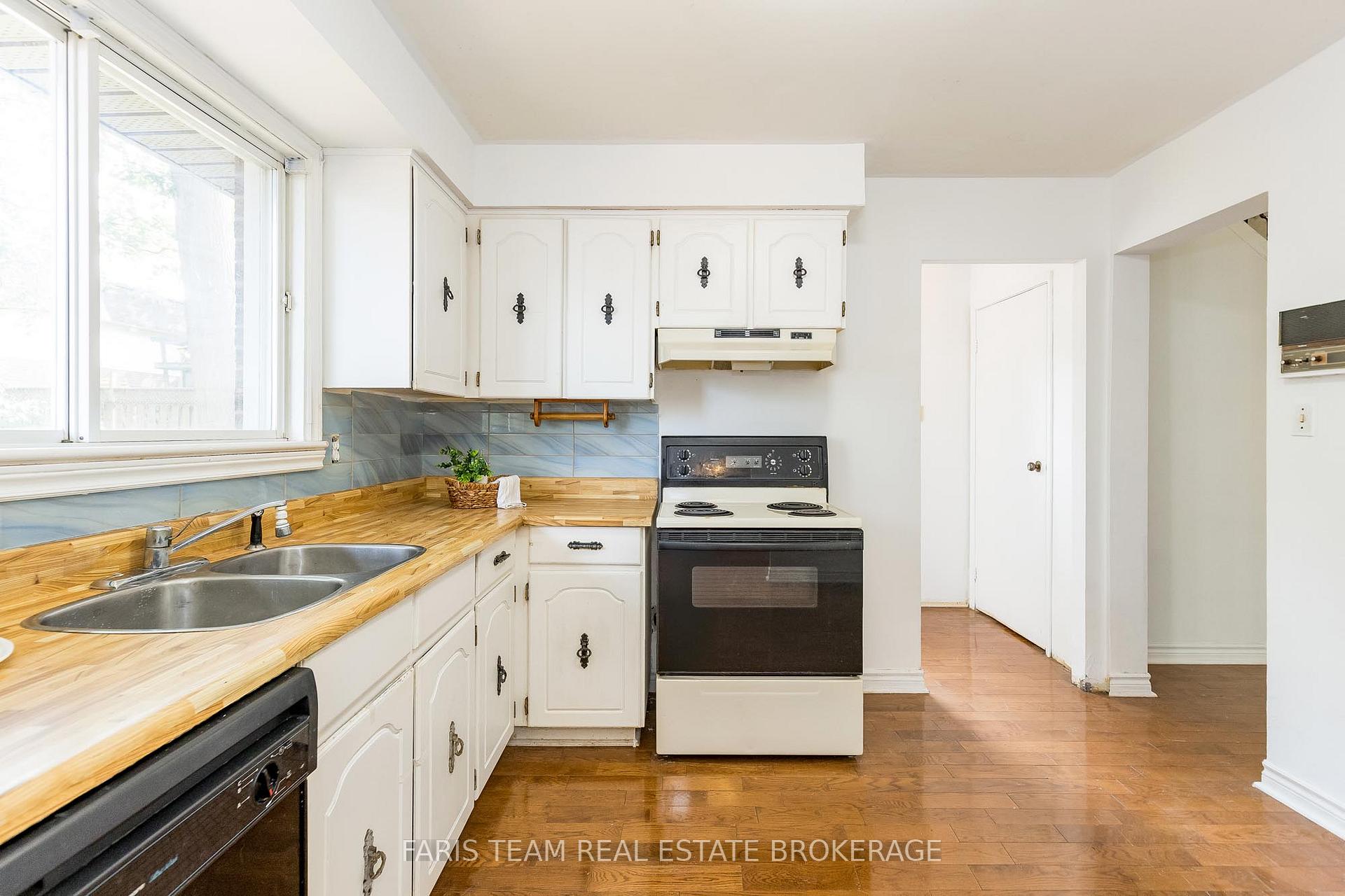 Photo 6 of 41 Farmingdale Crescent, Barrie, Cundles East — HOMEH