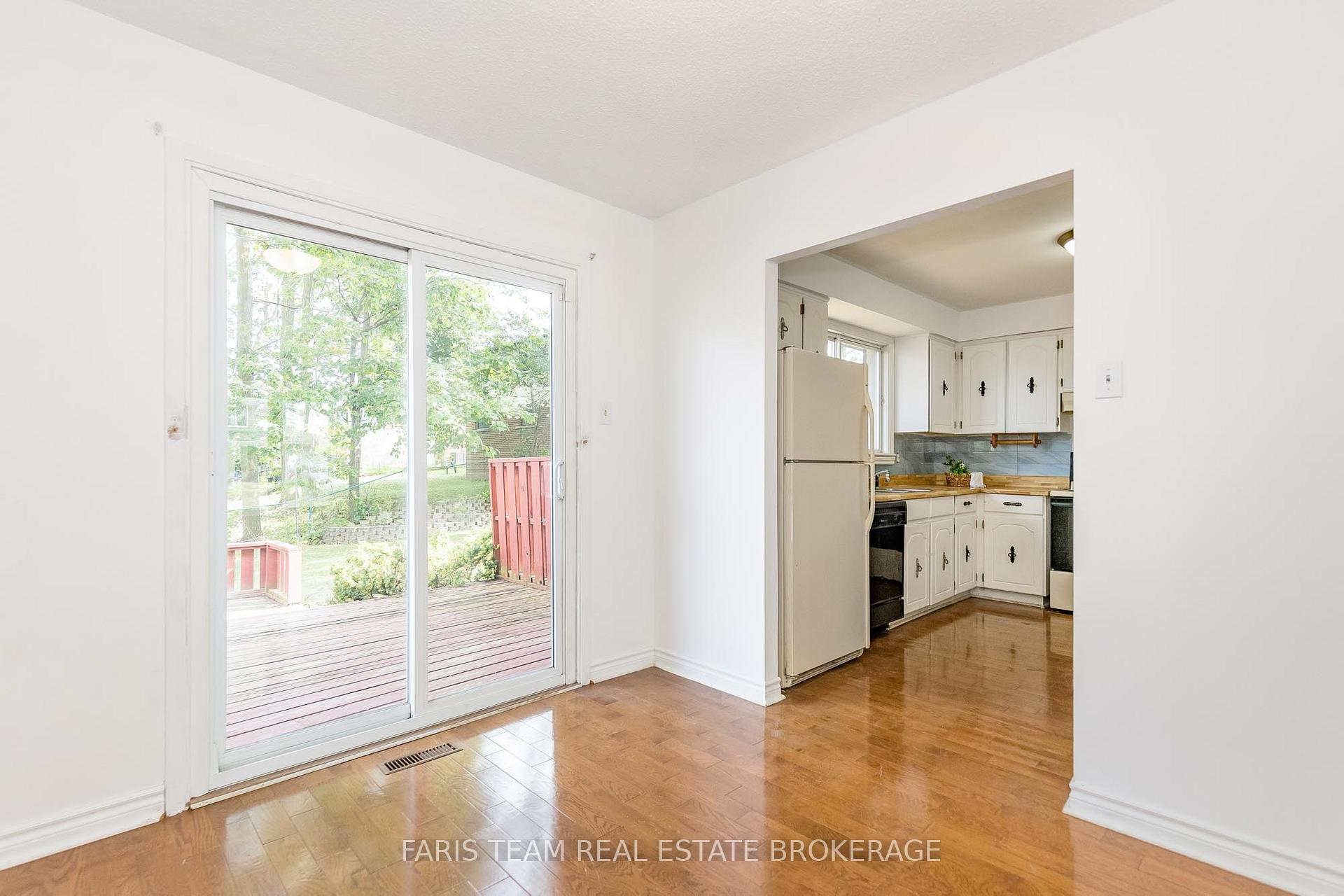 Photo 9 of 41 Farmingdale Crescent, Barrie, Cundles East — HOMEH
