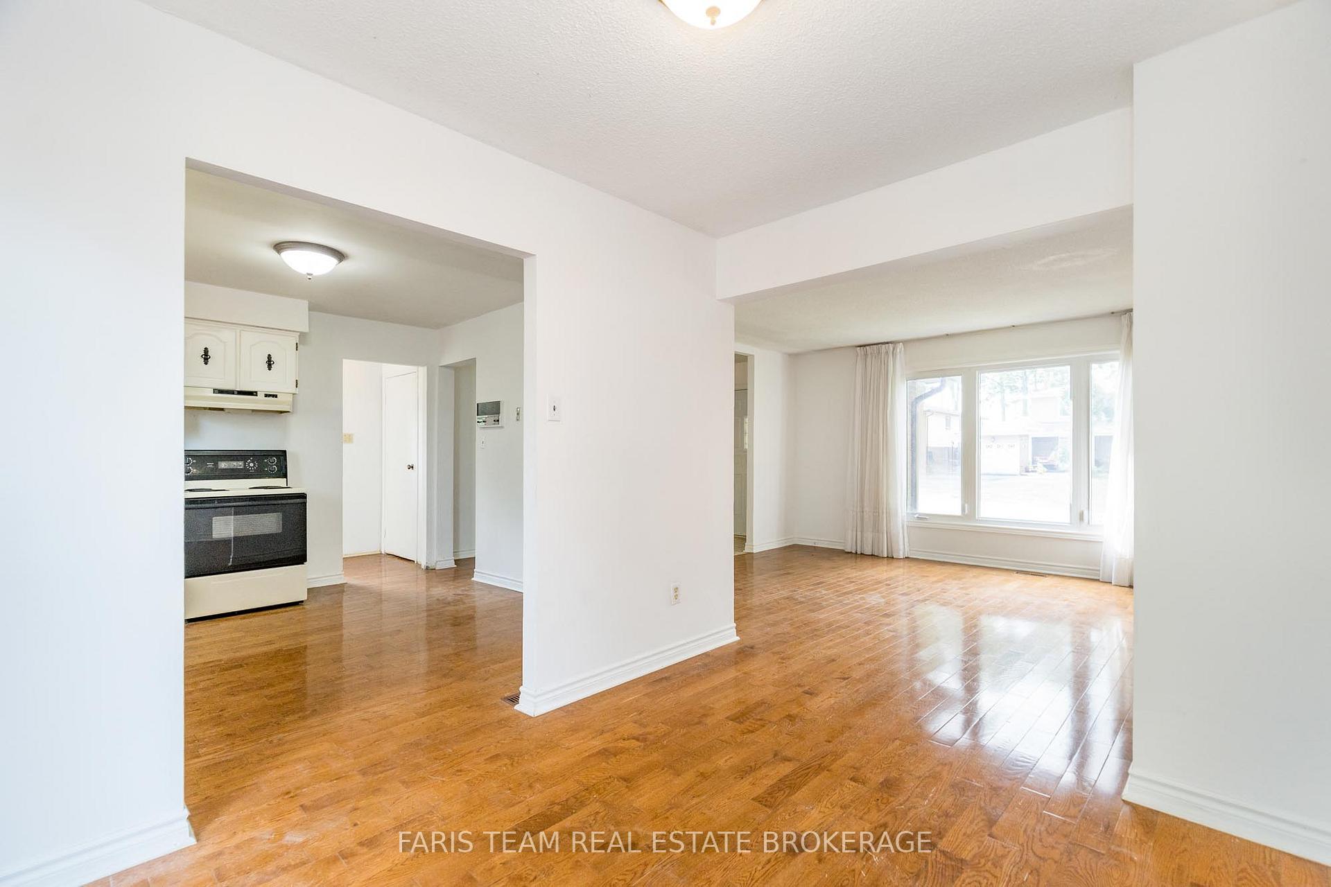 Photo 10 of 41 Farmingdale Crescent, Barrie, Cundles East — HOMEH