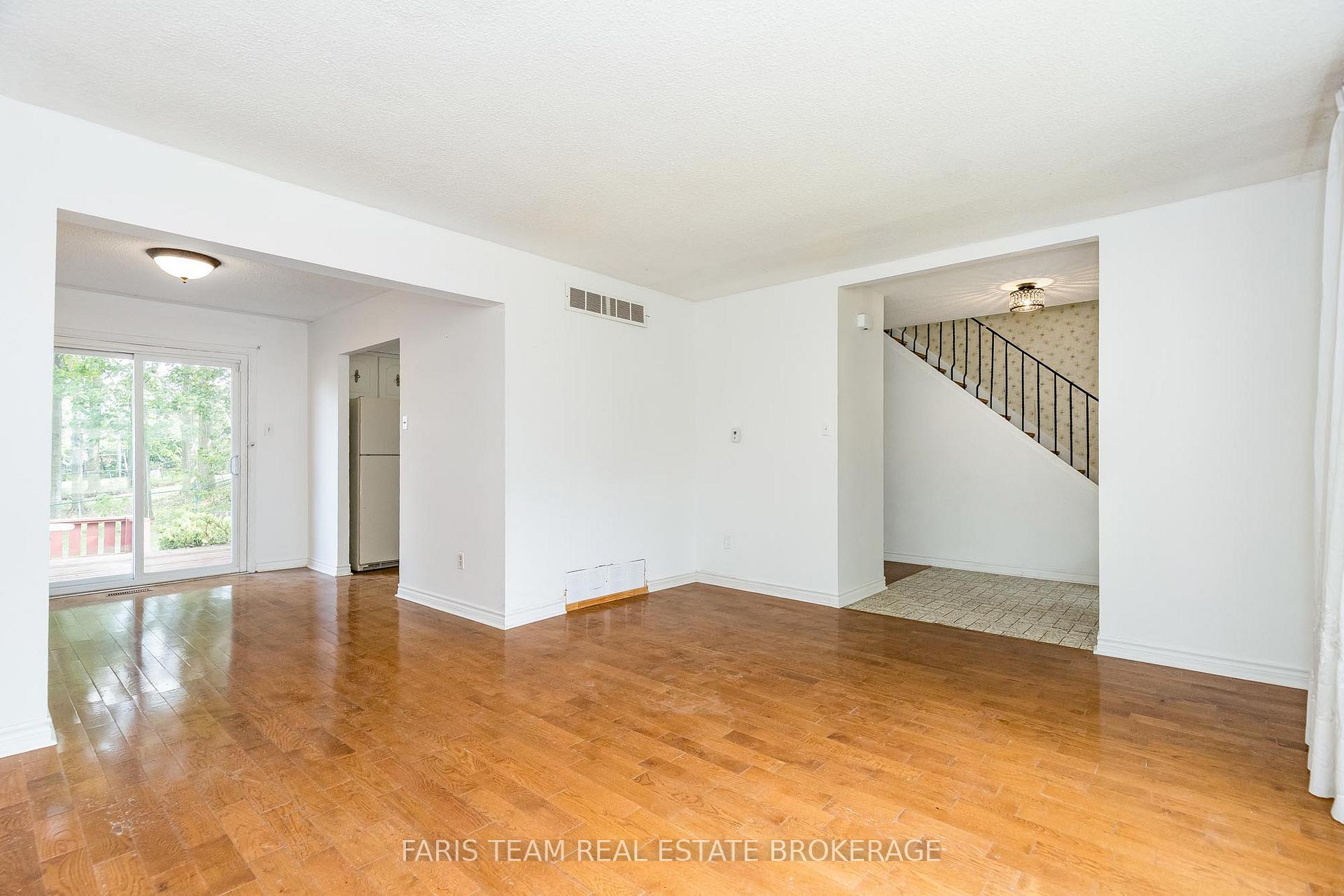 Photo 13 of 41 Farmingdale Crescent, Barrie, Cundles East — HOMEH