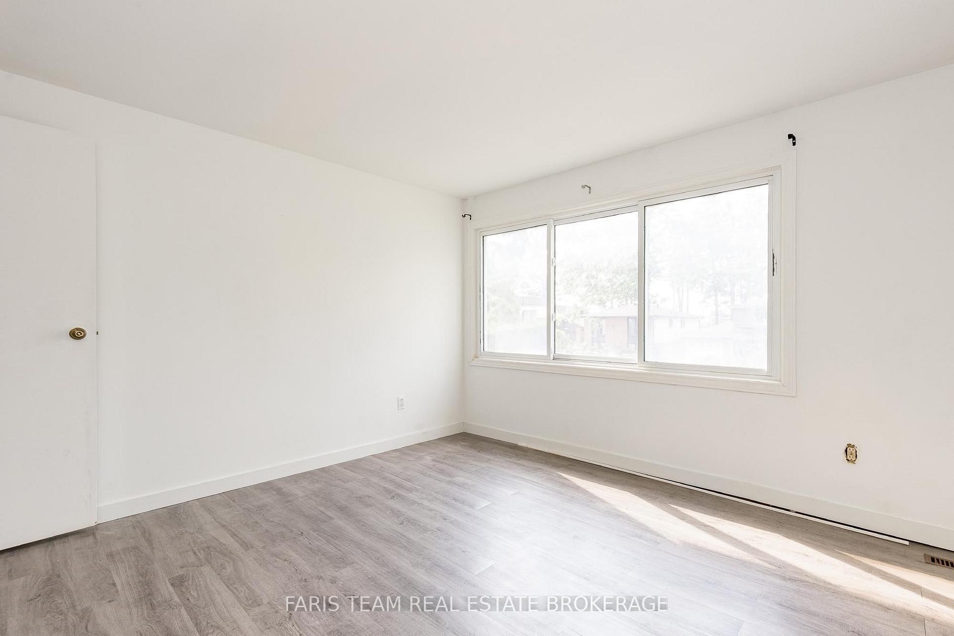 Photo 18 of 41 Farmingdale Crescent, Barrie, Cundles East — HOMEH