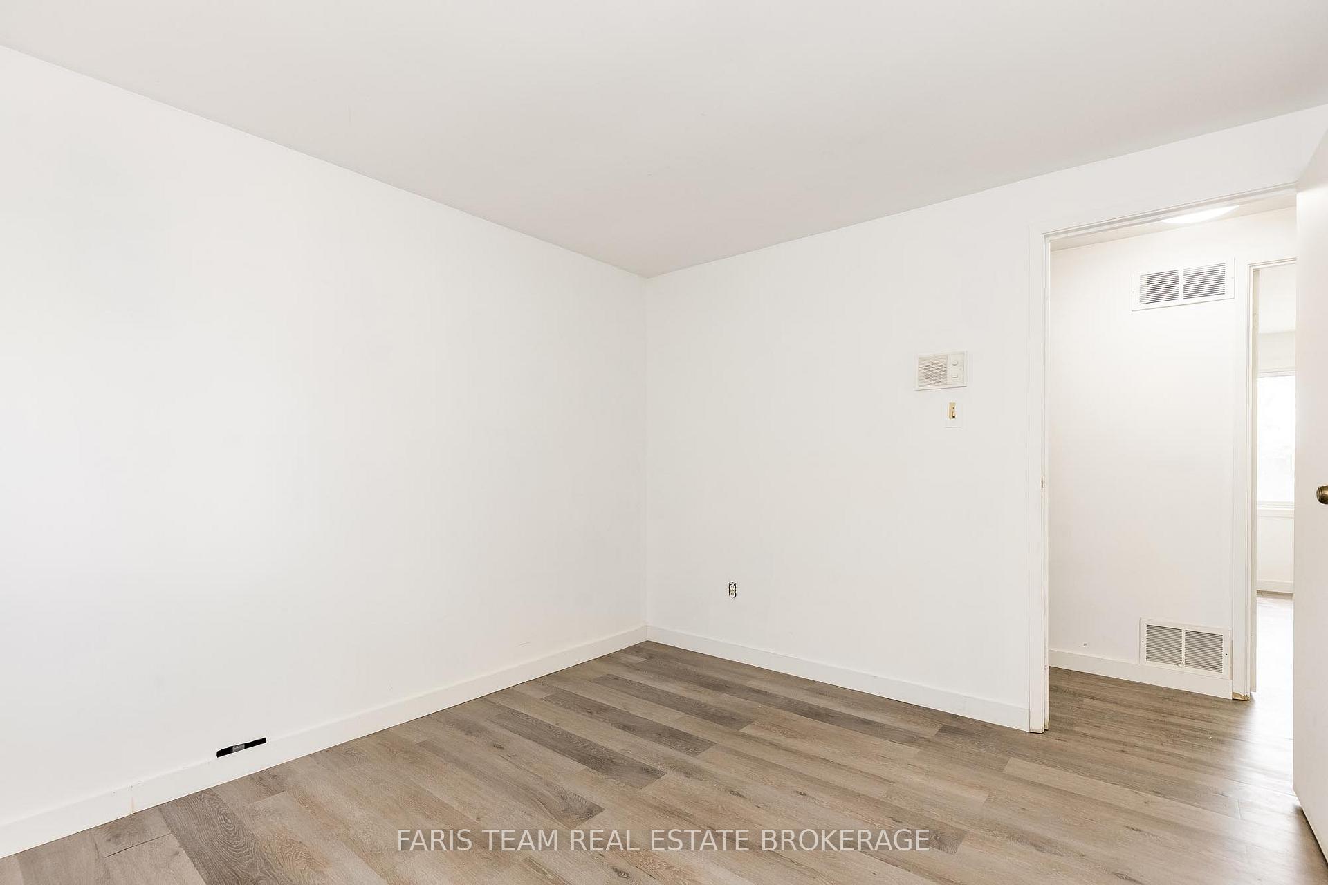 Photo 28 of 41 Farmingdale Crescent, Barrie, Cundles East — HOMEH