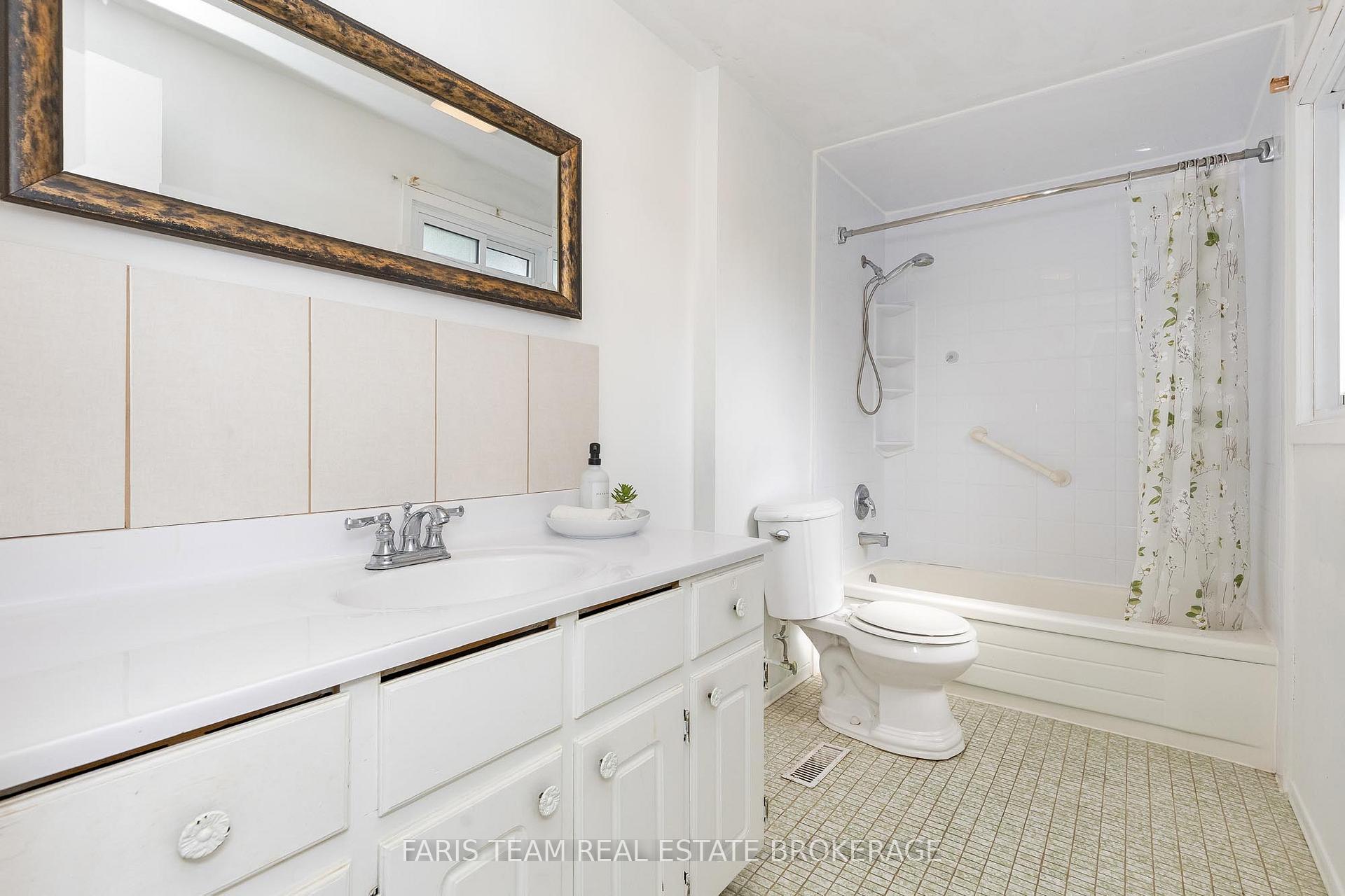 Photo 33 of 41 Farmingdale Crescent, Barrie, Cundles East — HOMEH