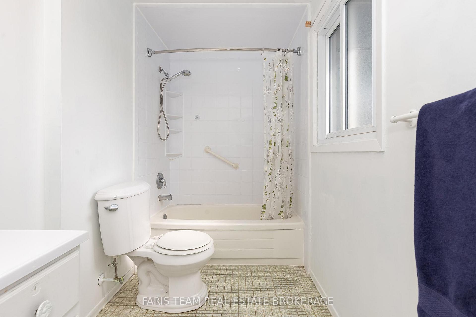 Photo 34 of 41 Farmingdale Crescent, Barrie, Cundles East — HOMEH