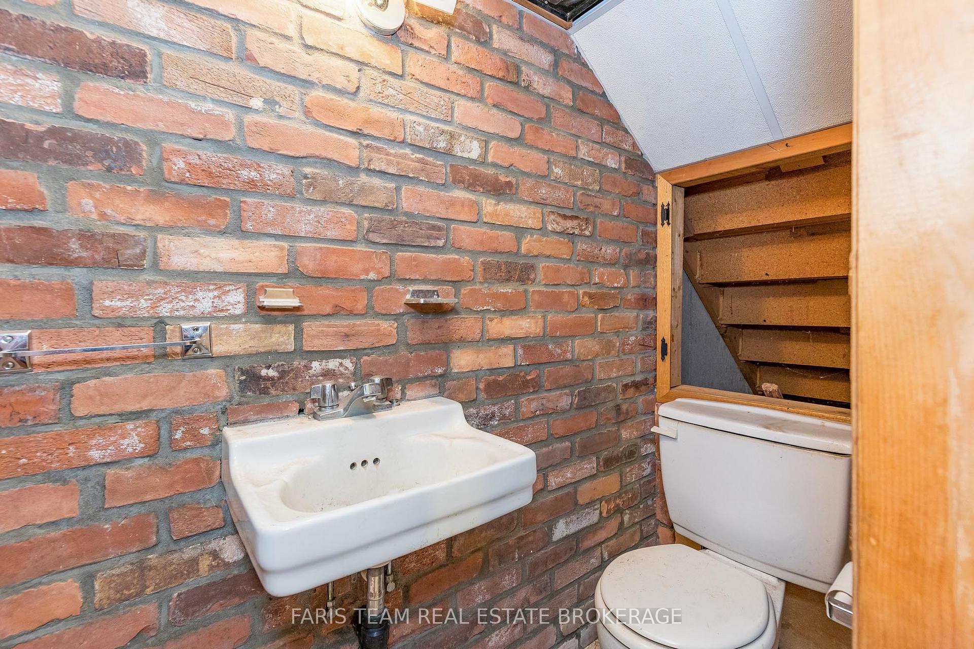 Photo 37 of 41 Farmingdale Crescent, Barrie, Cundles East — HOMEH