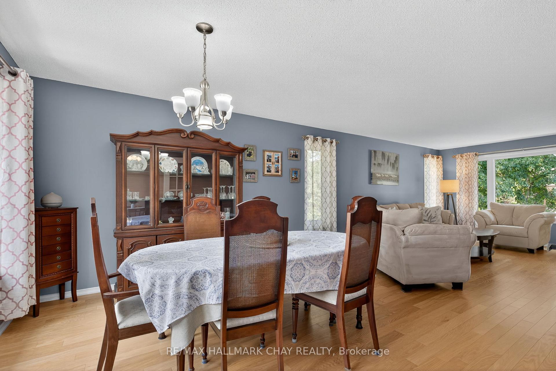 Photo 13 of 33 Parkette Drive, New Tecumseth, Rural New Tecumseth — HOMEH