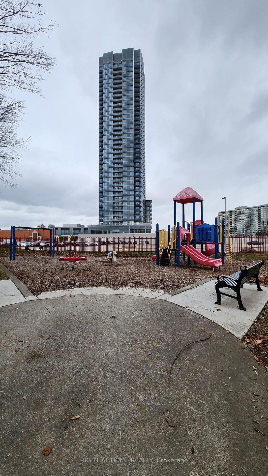 Photo 24 of Unit B-2901, 50 Upper Mall Way, Vaughan, Brownridge — HOMEH
