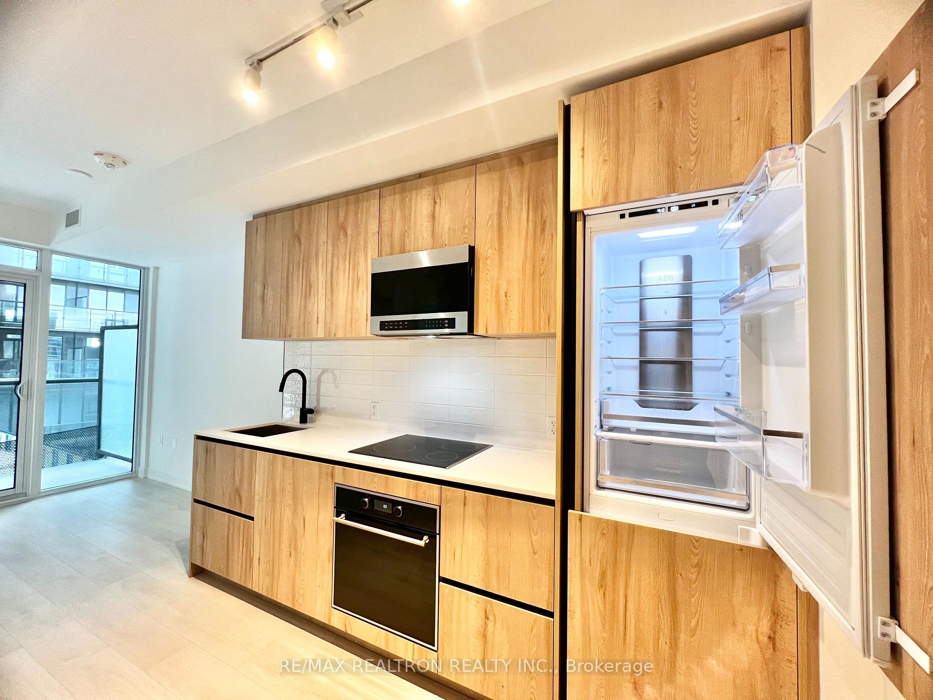 Front of Unit 1008, 127 Broadway Avenue