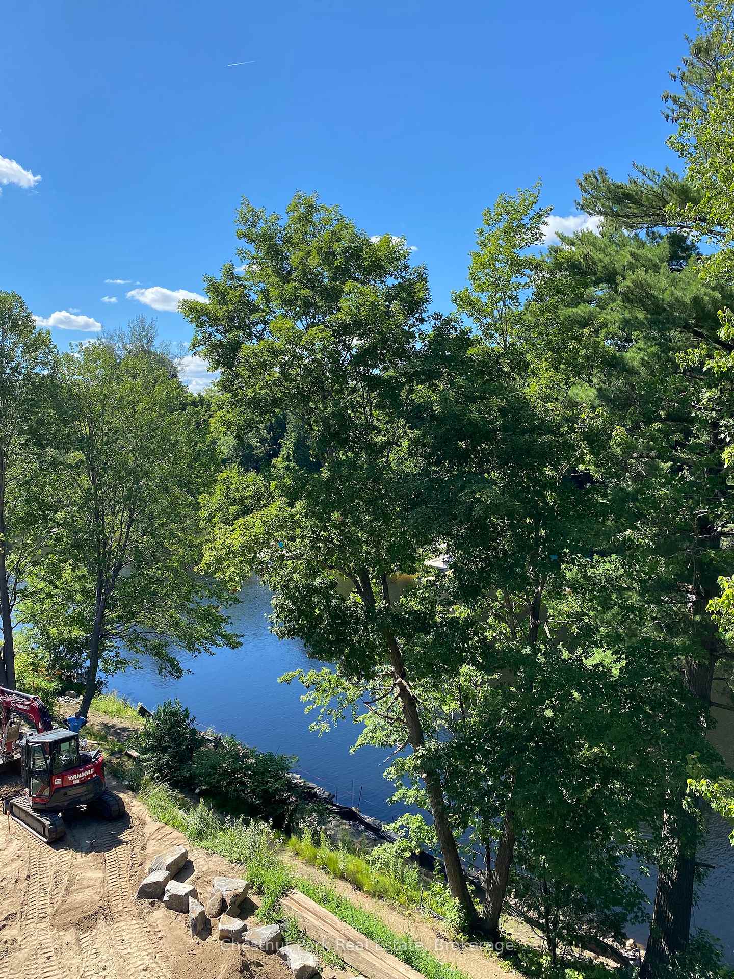Photo 3 of 404-200 Anglo Street, Bracebridge, Macaulay — HOMEH