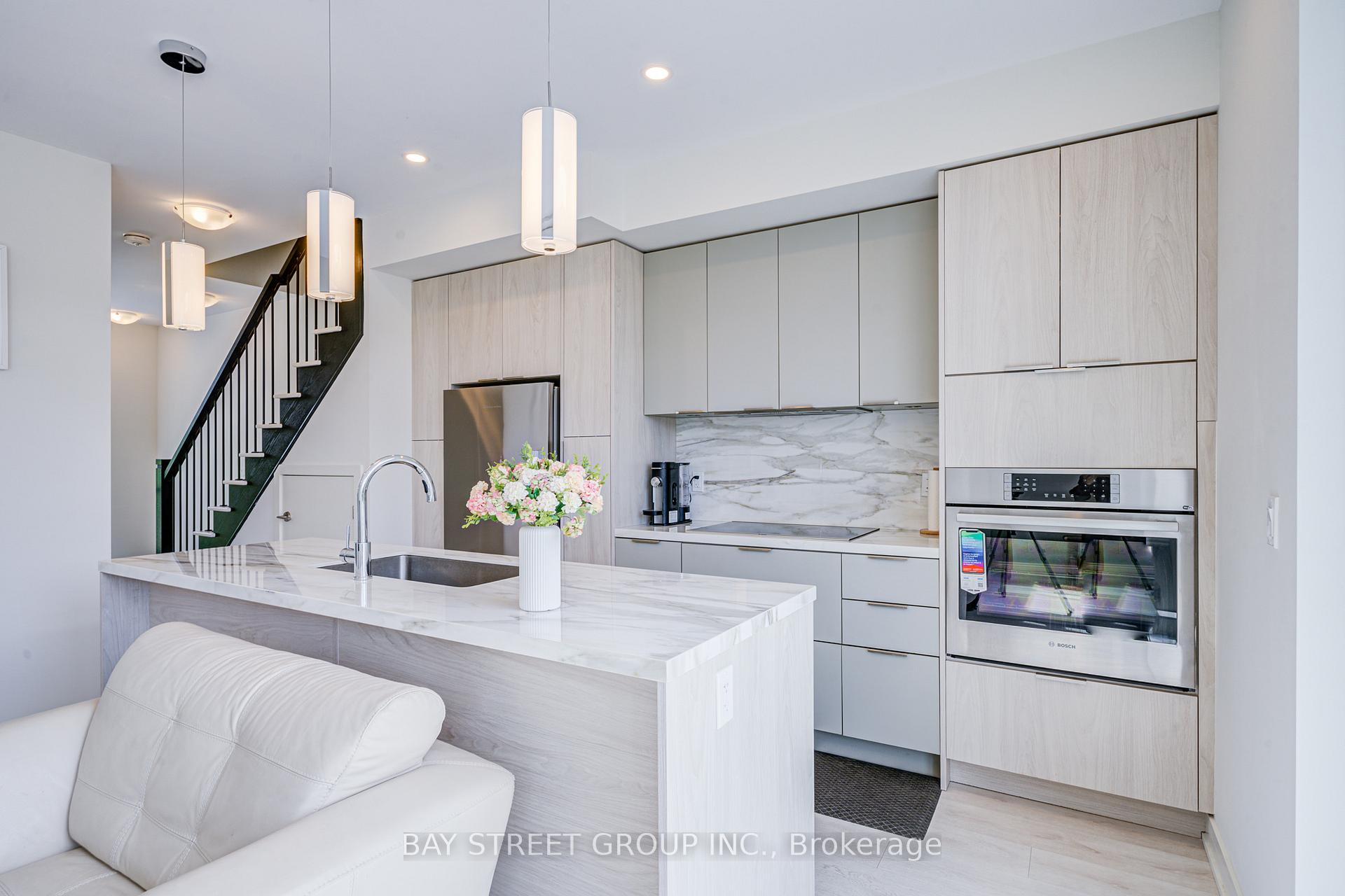 Photo 10 of 27 Sonic Way, Toronto, Flemingdon Park — HOMEH