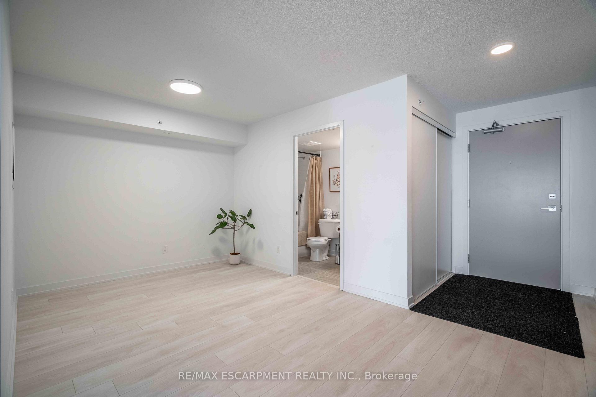 Photo 5 of Unit A310, 1117 Cooke Boulevard, Burlington, LaSalle — HOMEH