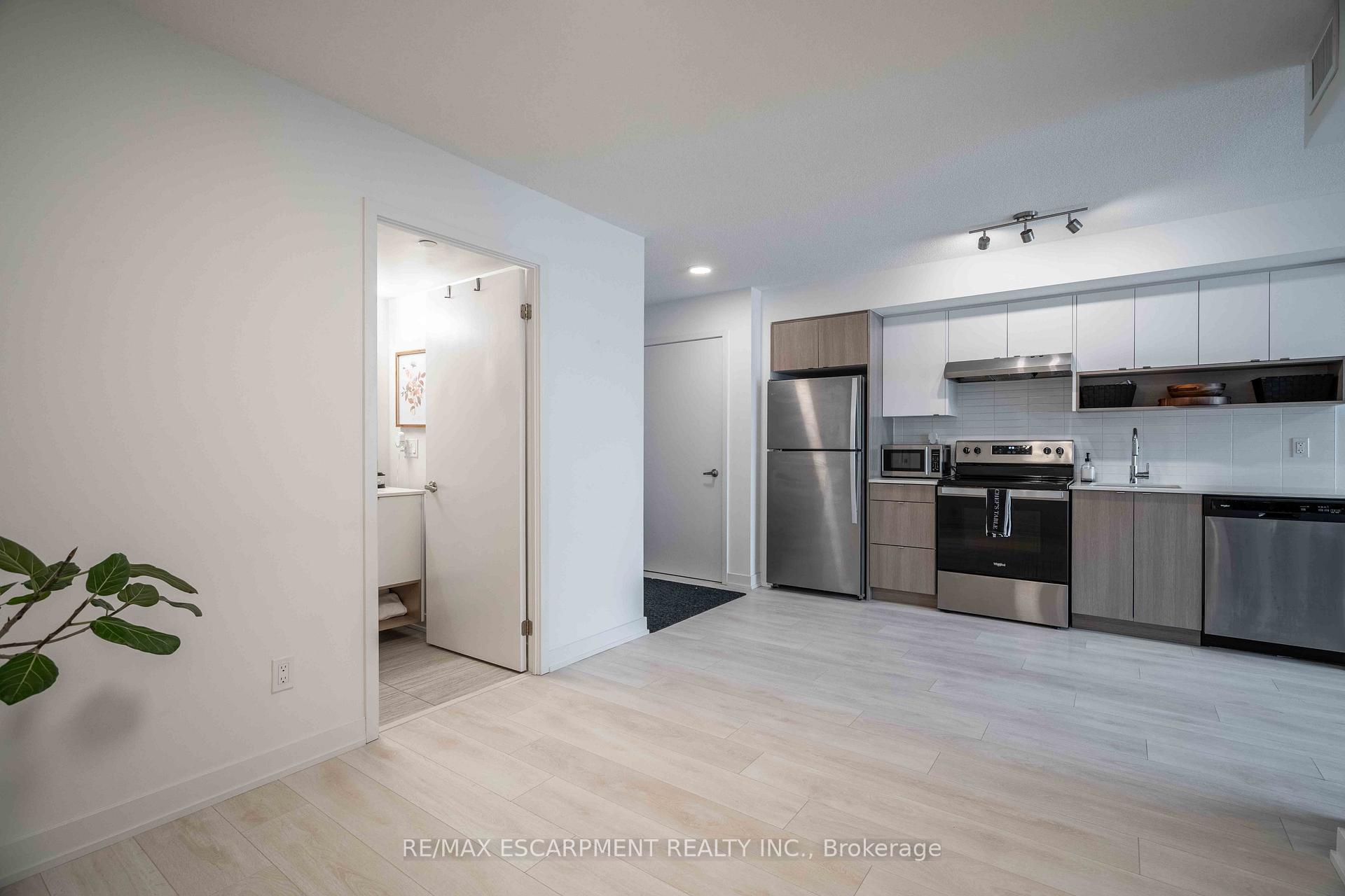 Photo 6 of Unit A310, 1117 Cooke Boulevard, Burlington, LaSalle — HOMEH
