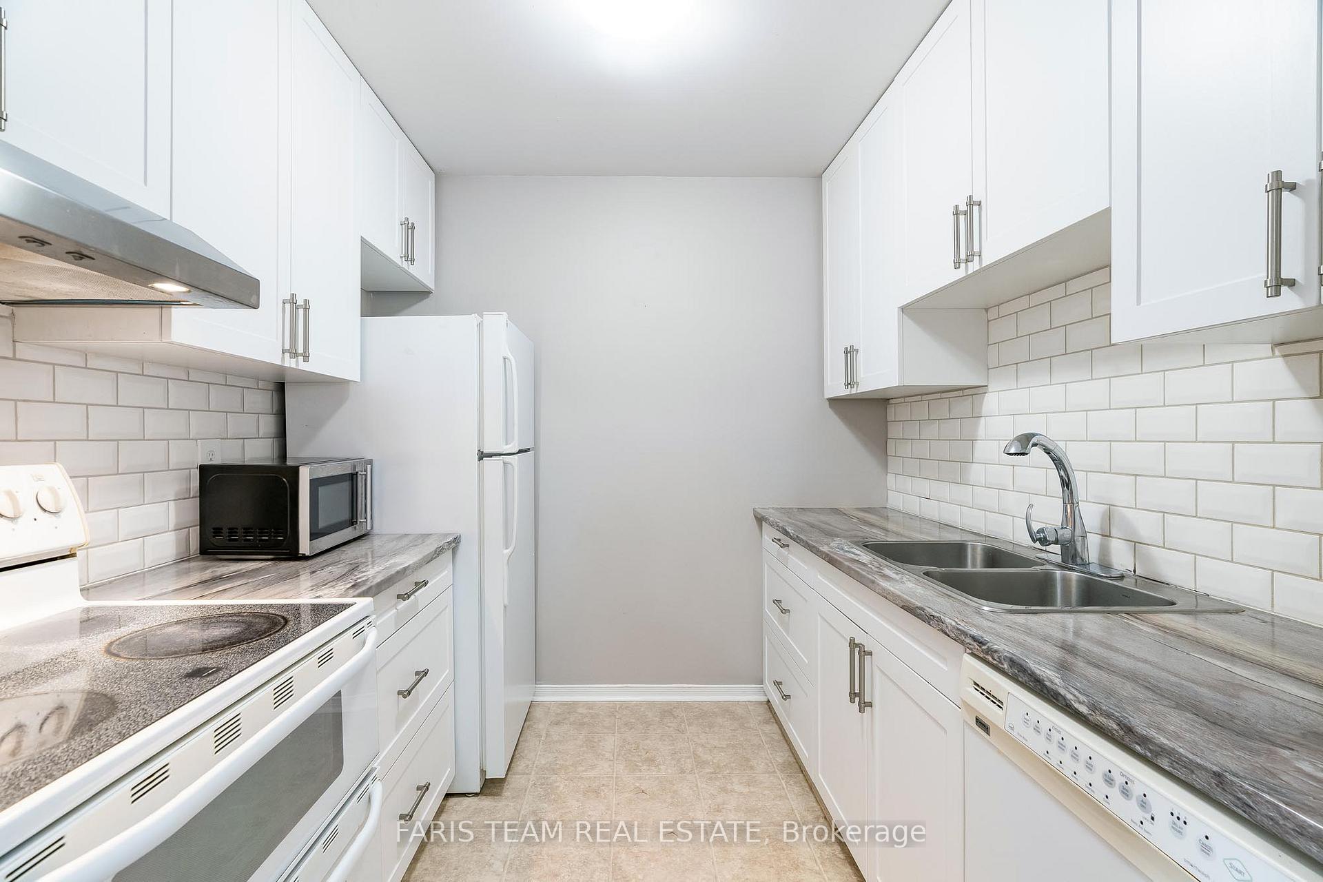 Photo 4 of Unit G12, 147 Edgehill Drive, Barrie, Letitia Heights — HOMEH