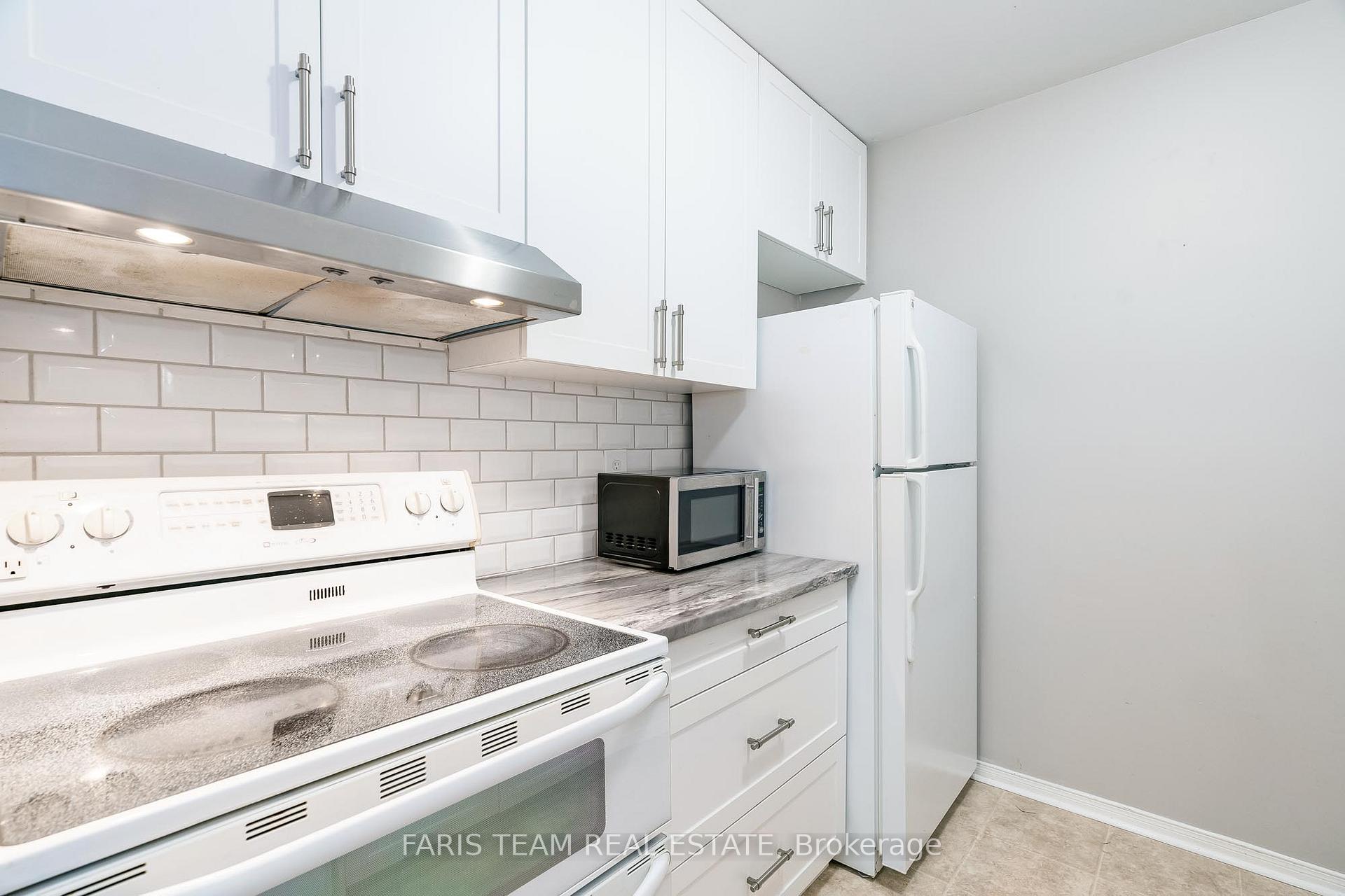 Photo 5 of Unit G12, 147 Edgehill Drive, Barrie, Letitia Heights — HOMEH