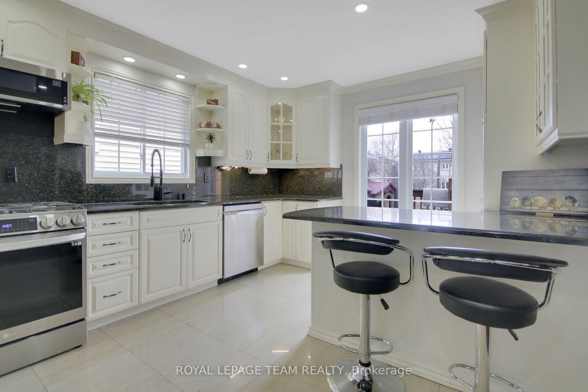 Photo 12 of 1563 Goth Avenue, Ottawa, Sawmill Creek/Timbermill — HOMEH