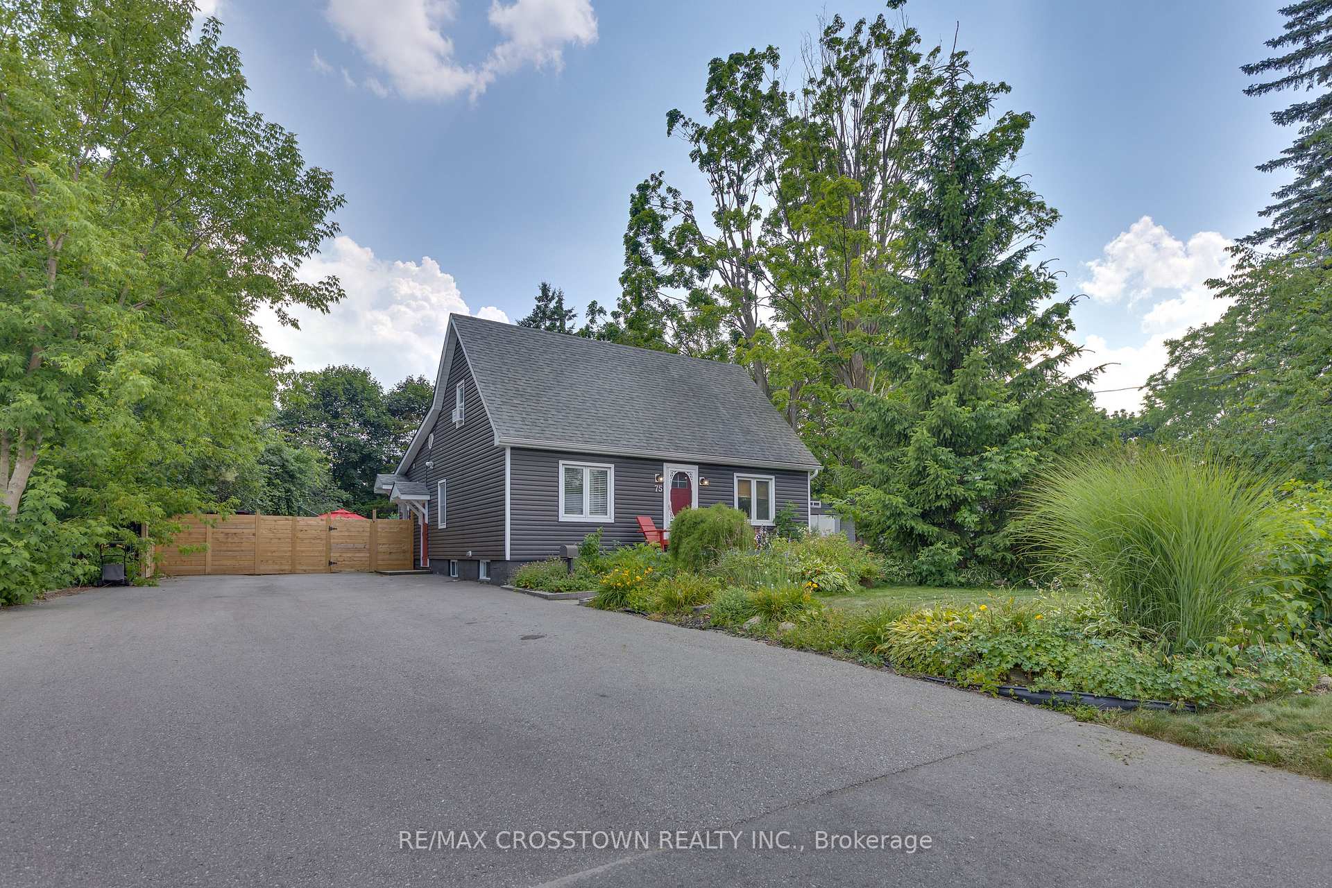 Photo 5 of 75 Gunn Street, Barrie, Wellington — HOMEH