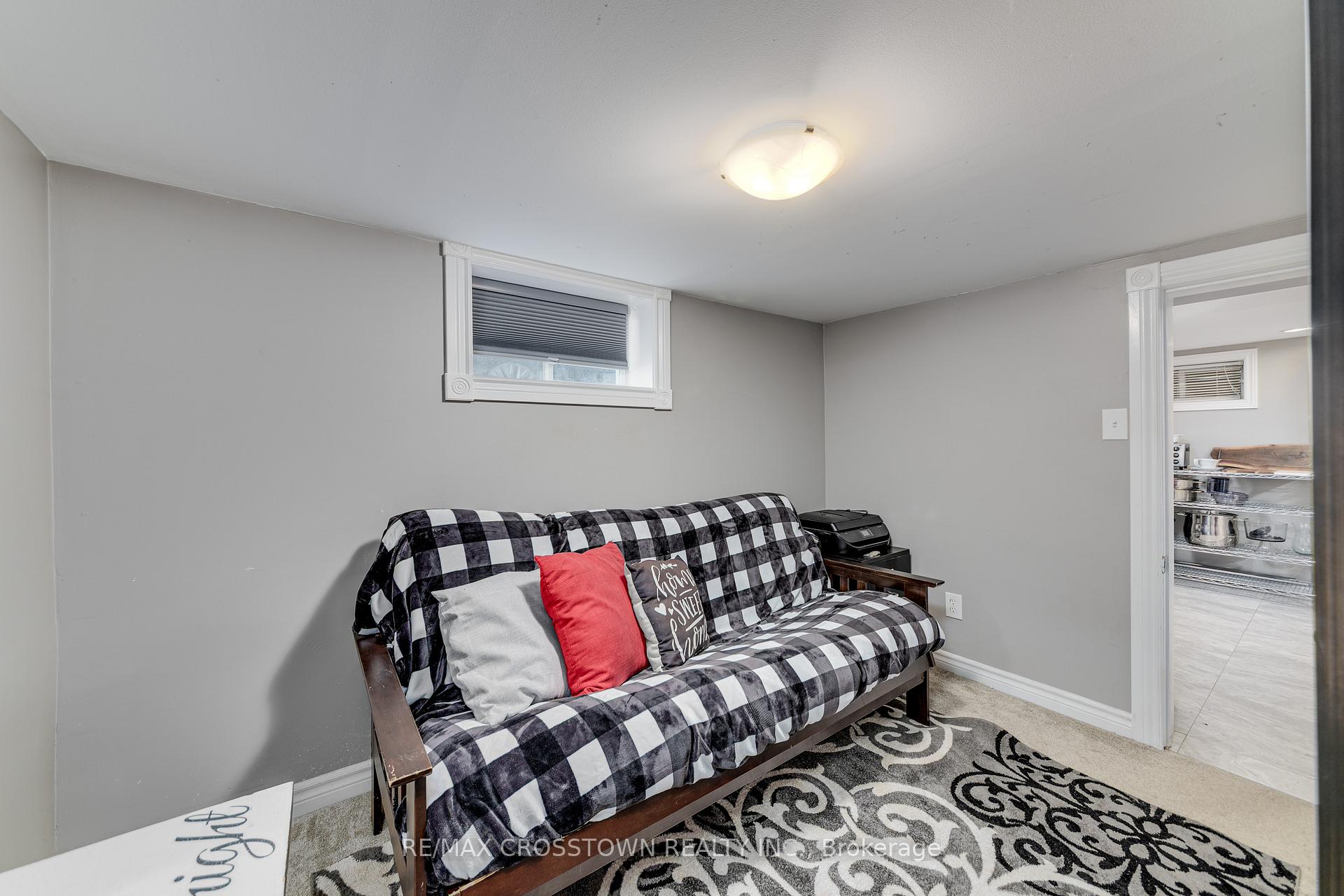 Photo 33 of 75 Gunn Street, Barrie, Wellington — HOMEH