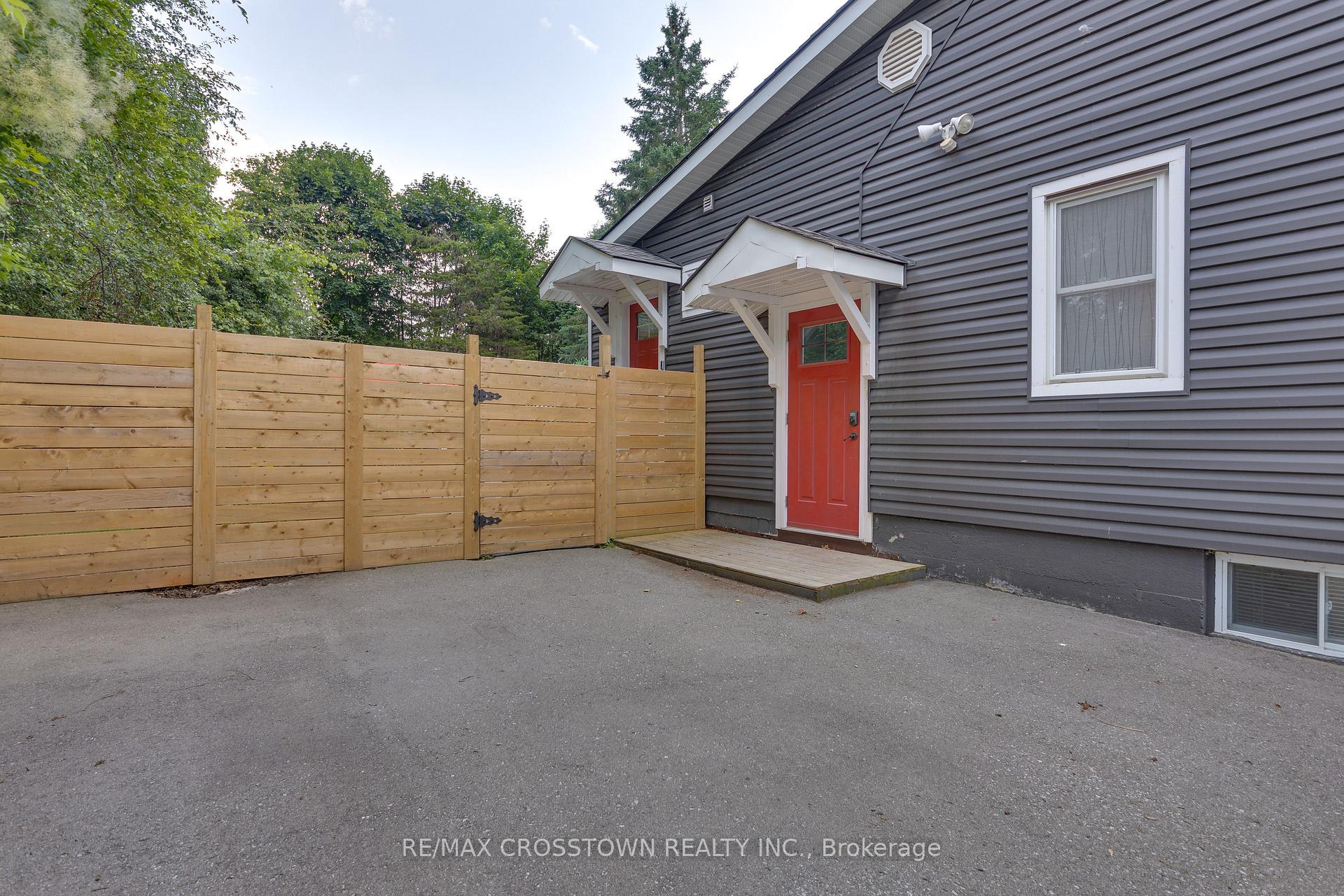 Photo 44 of 75 Gunn Street, Barrie, Wellington — HOMEH