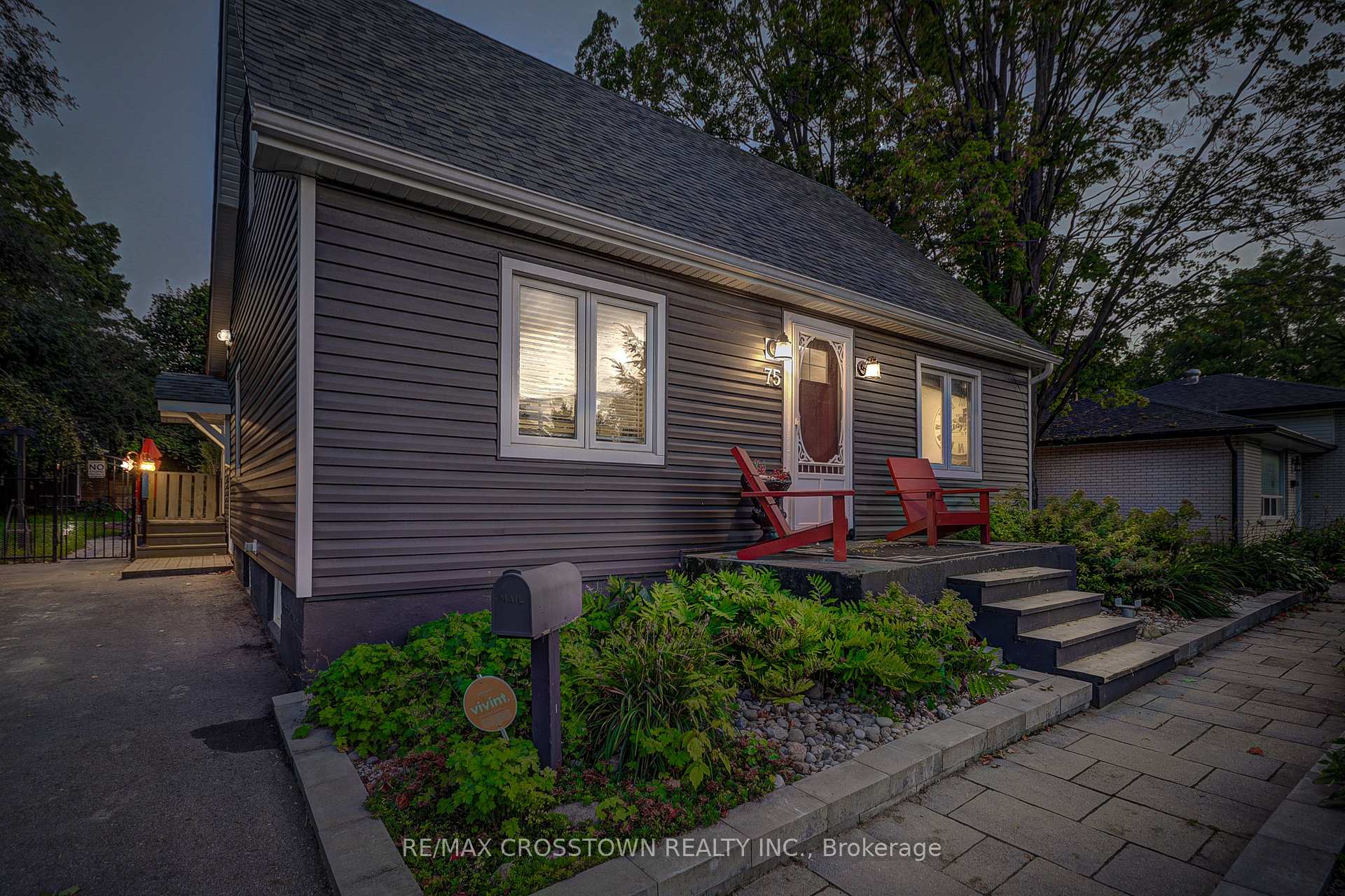 Photo 49 of 75 Gunn Street, Barrie, Wellington — HOMEH