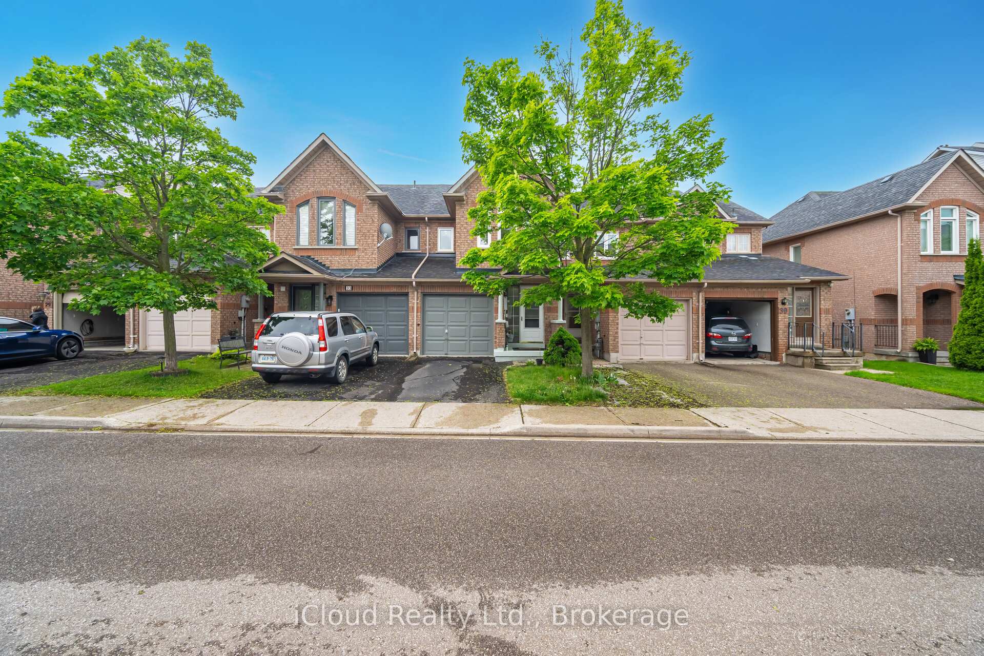 Photo 1 of 35 Tania Crescent, Vaughan, Maple — HOMEH
