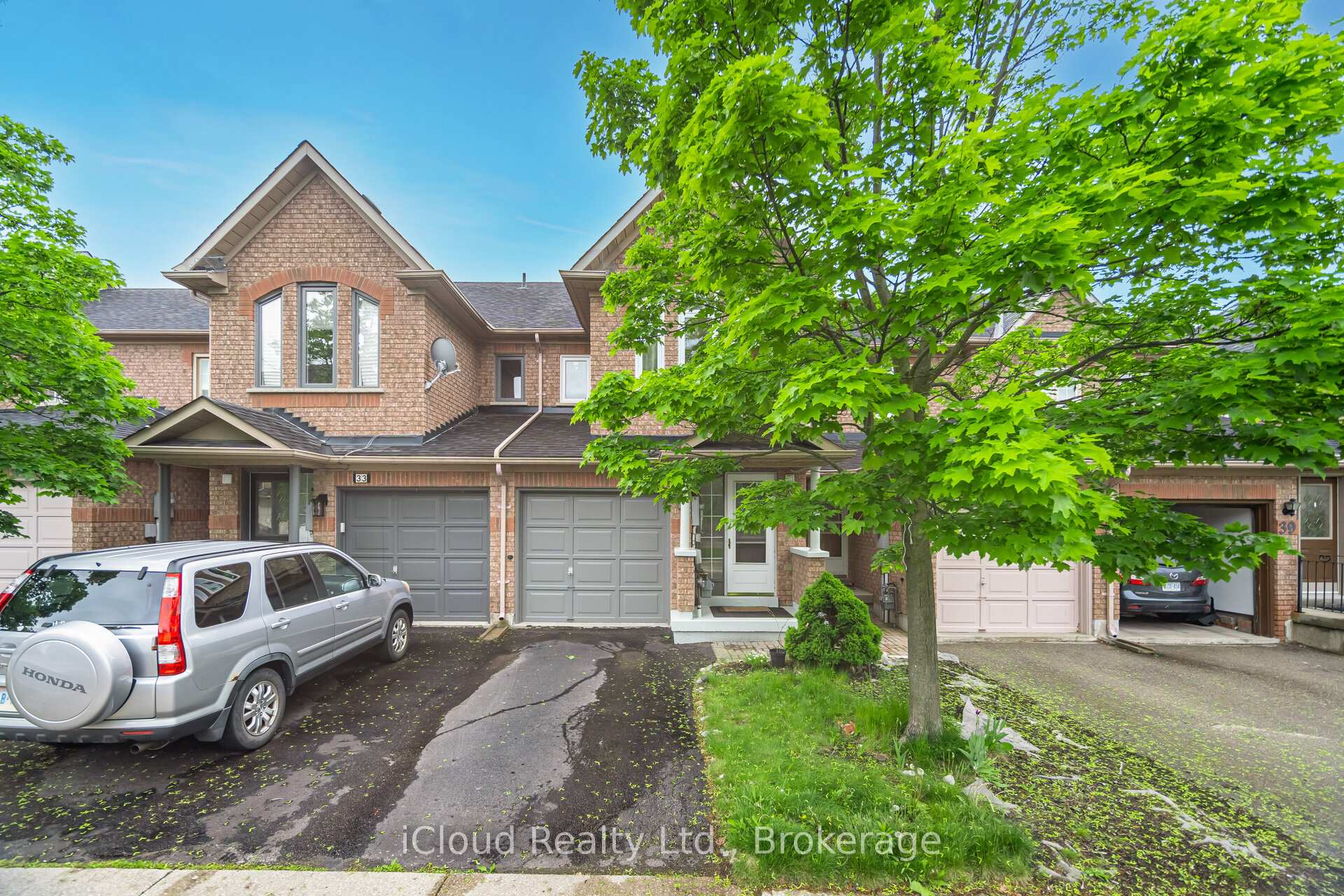 Photo 2 of 35 Tania Crescent, Vaughan, Maple — HOMEH