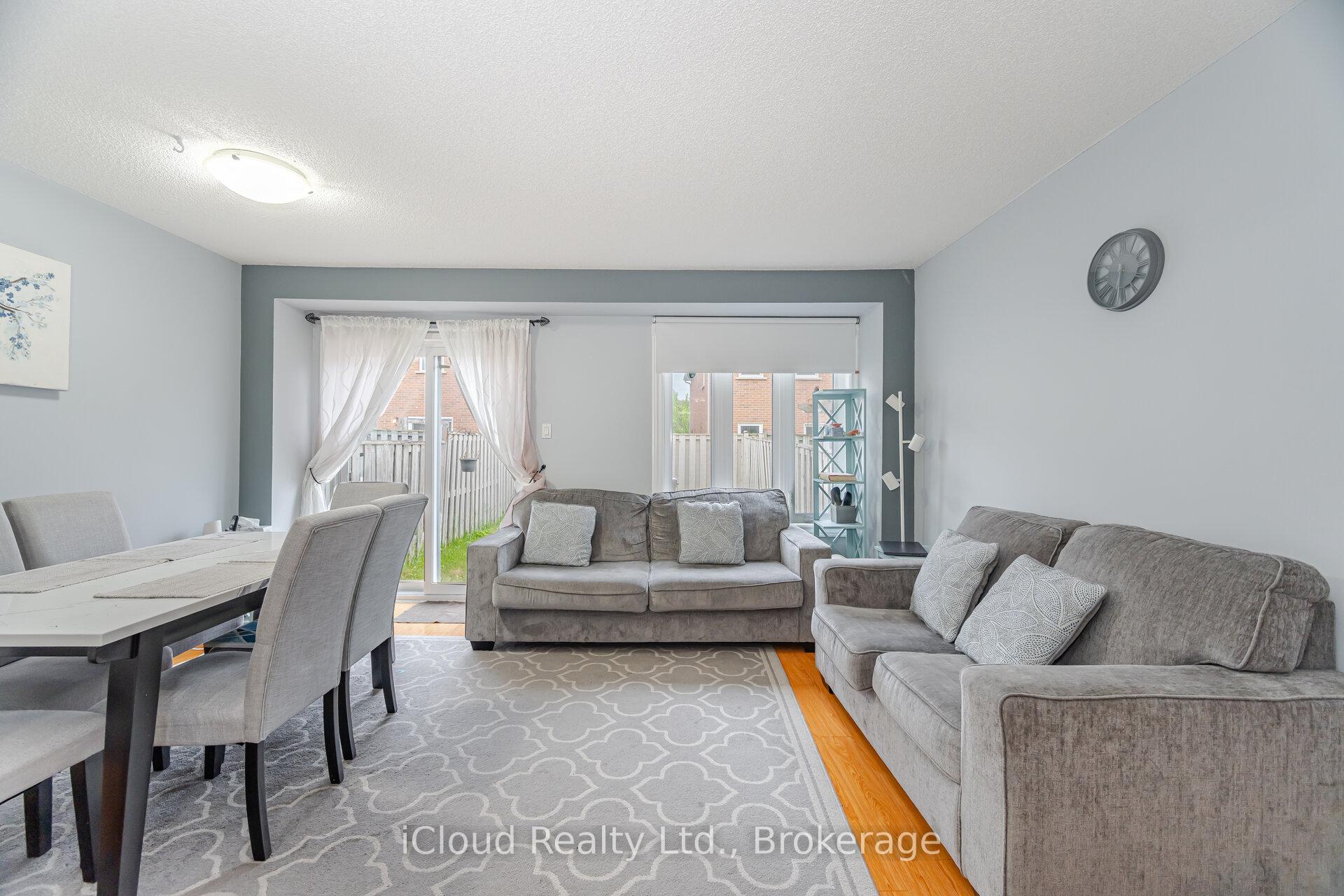 Photo 5 of 35 Tania Crescent, Vaughan, Maple — HOMEH