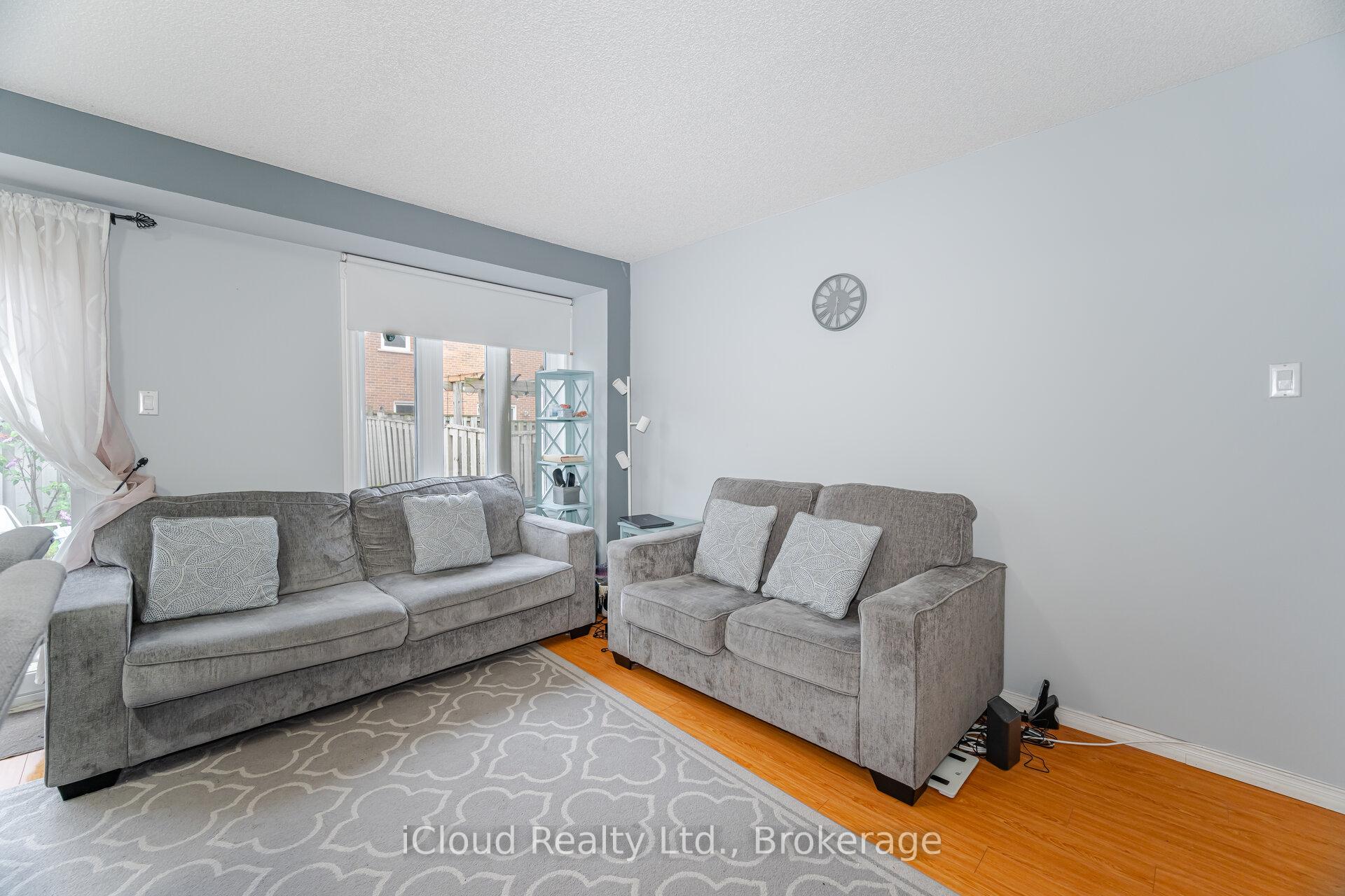 Photo 6 of 35 Tania Crescent, Vaughan, Maple — HOMEH